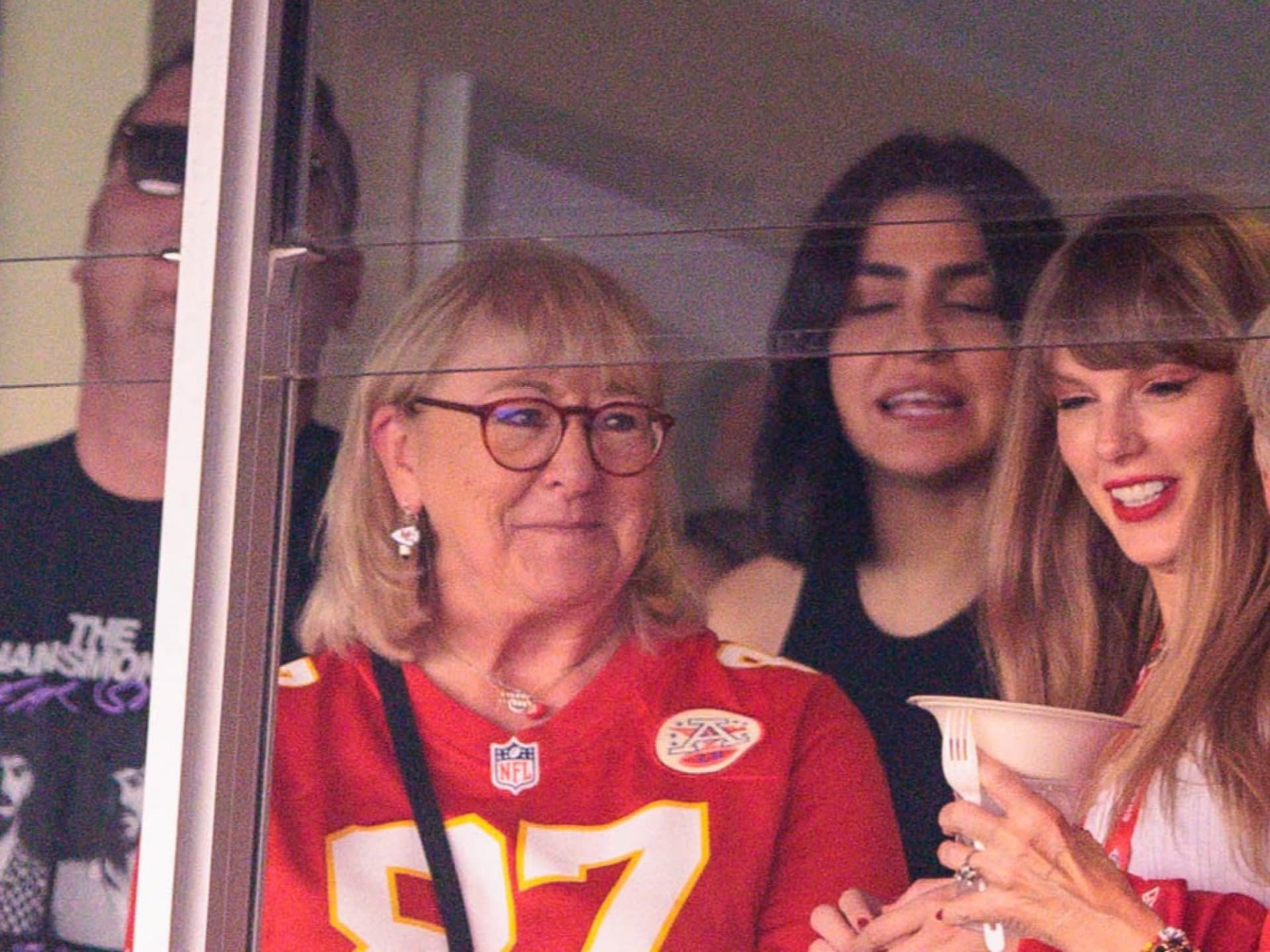 Taylor Swift wird dieses Jahr wahrscheinlich wieder nicht Thanksgiving mit Travis Kelce...