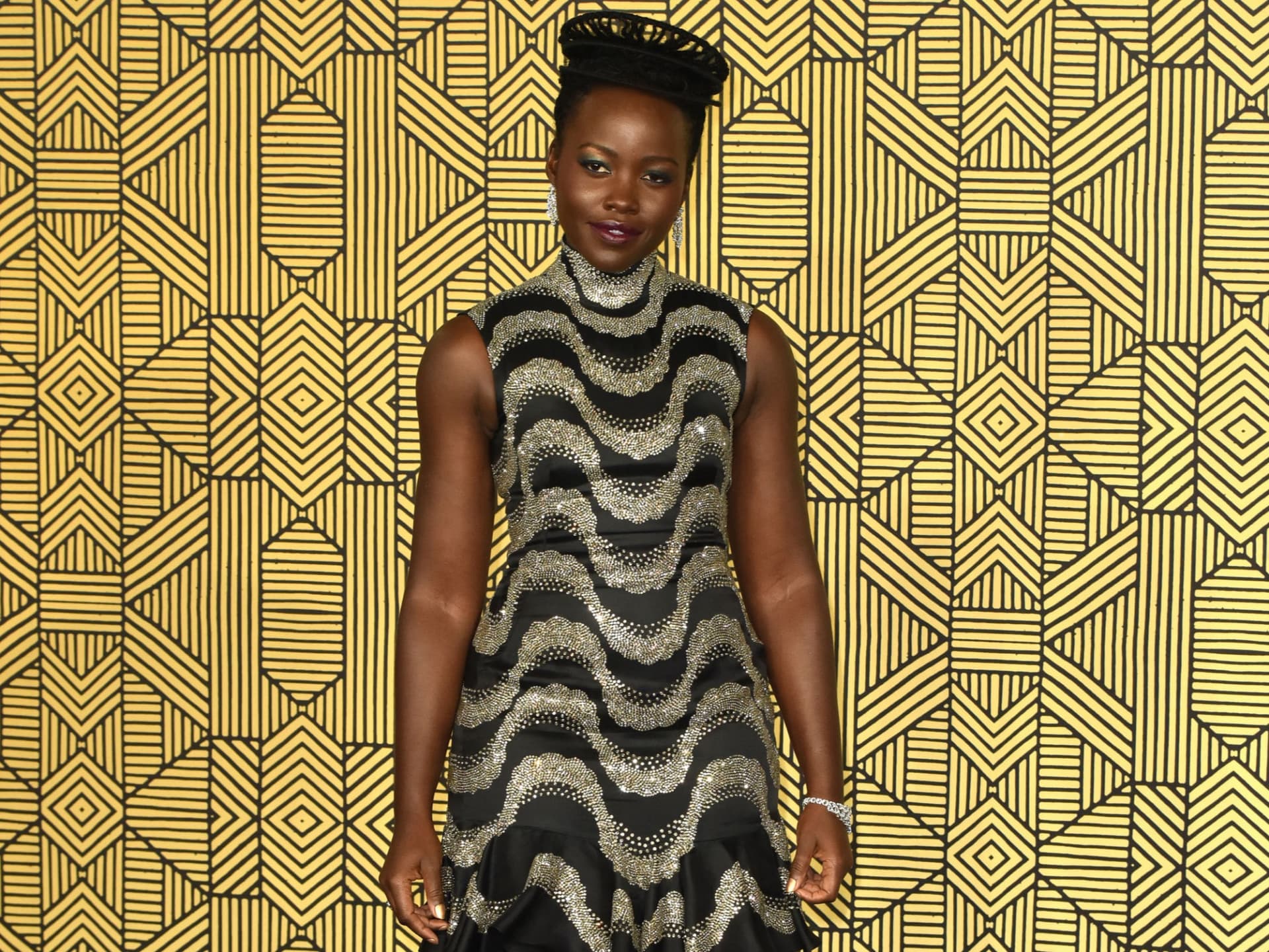 Lupita Nyong'o teilt ein Zitat über Trauer, während sie an ihren verstorbenen...