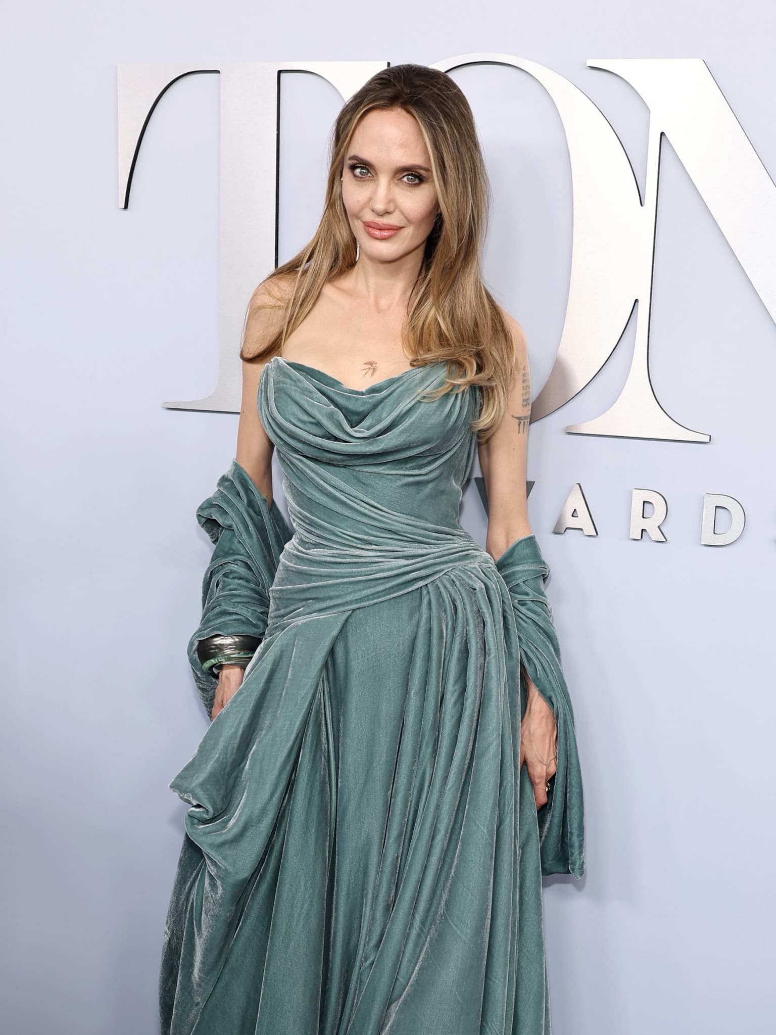 Angelina Jolie möchte, dass Brad Pitt den Streit um ihr Weingut beendet