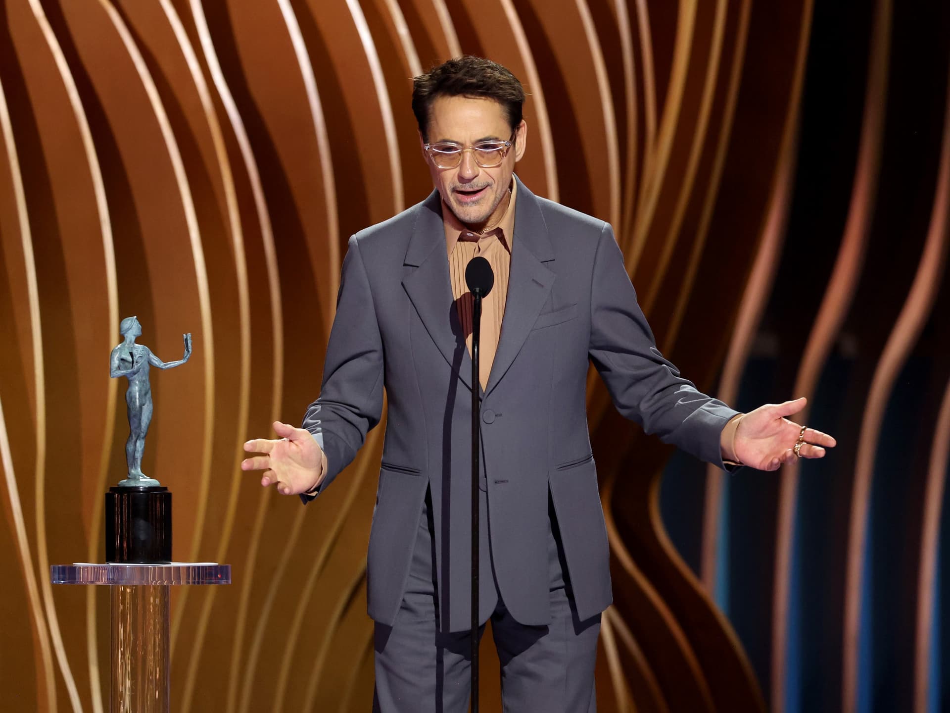 Robert Downey Jr. verrät, sein Privatleben gebe ihm „etwas, womit ich meine...