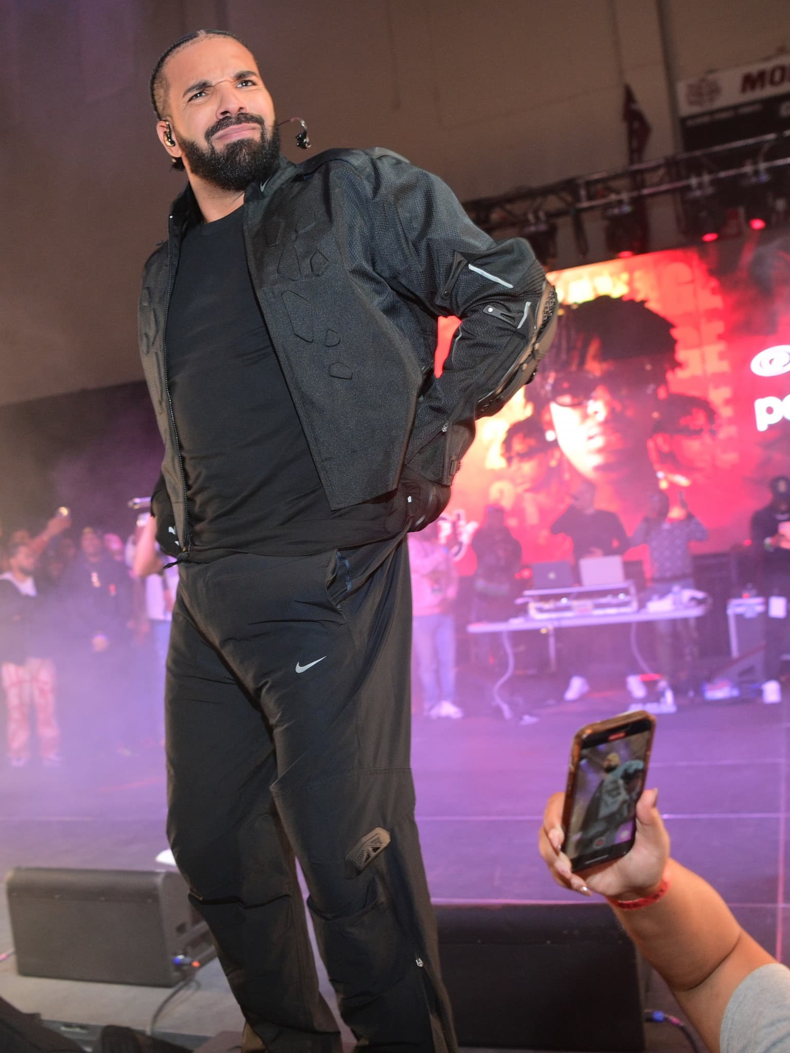 Drake schenkt Fan seinen Super-Bowl-Wettgewinn in Höhe von 2,3 MILLIONEN US-Dollar!