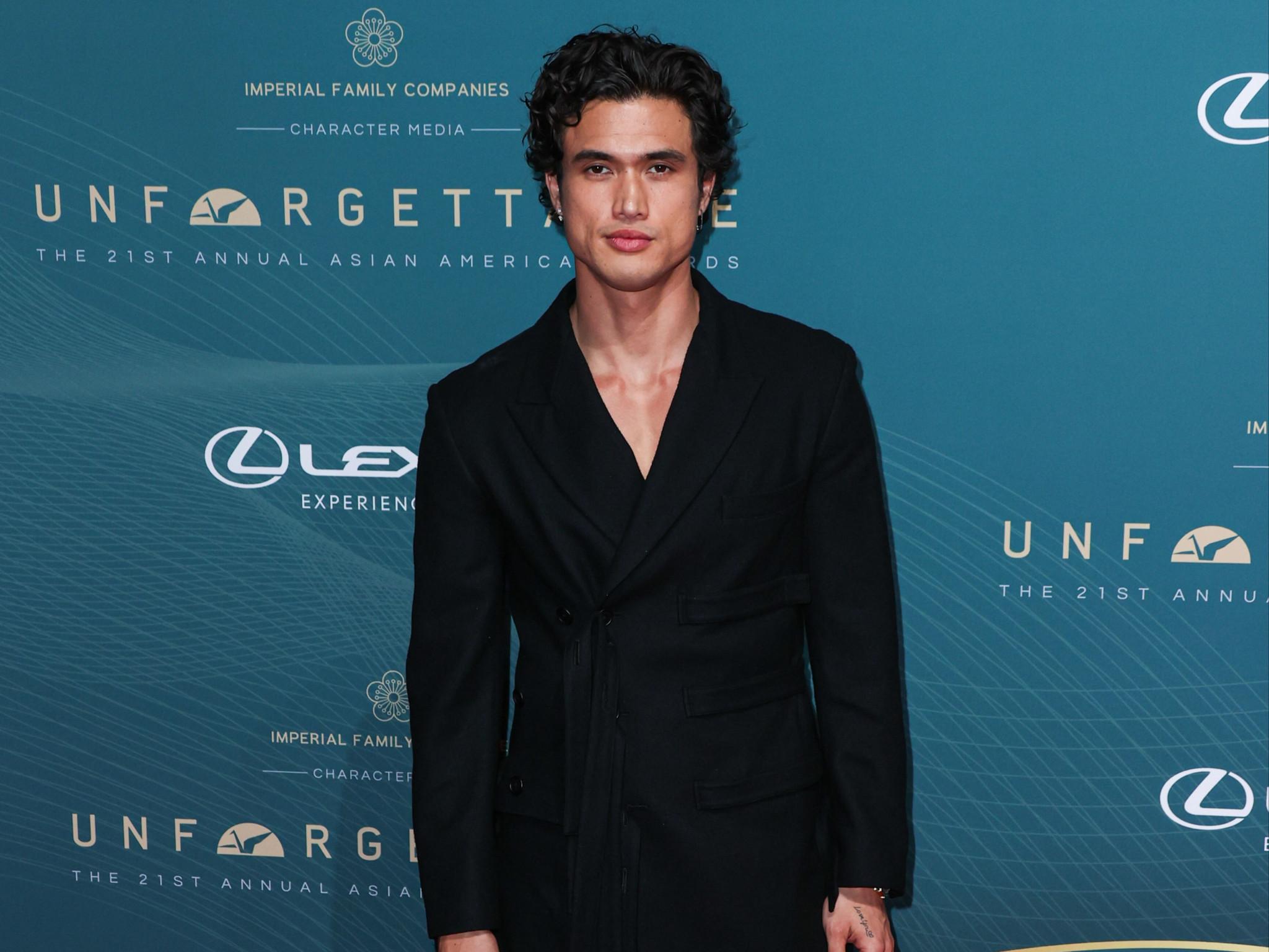 Charles Melton: 'Riverdale' hat ihm viel beigebracht