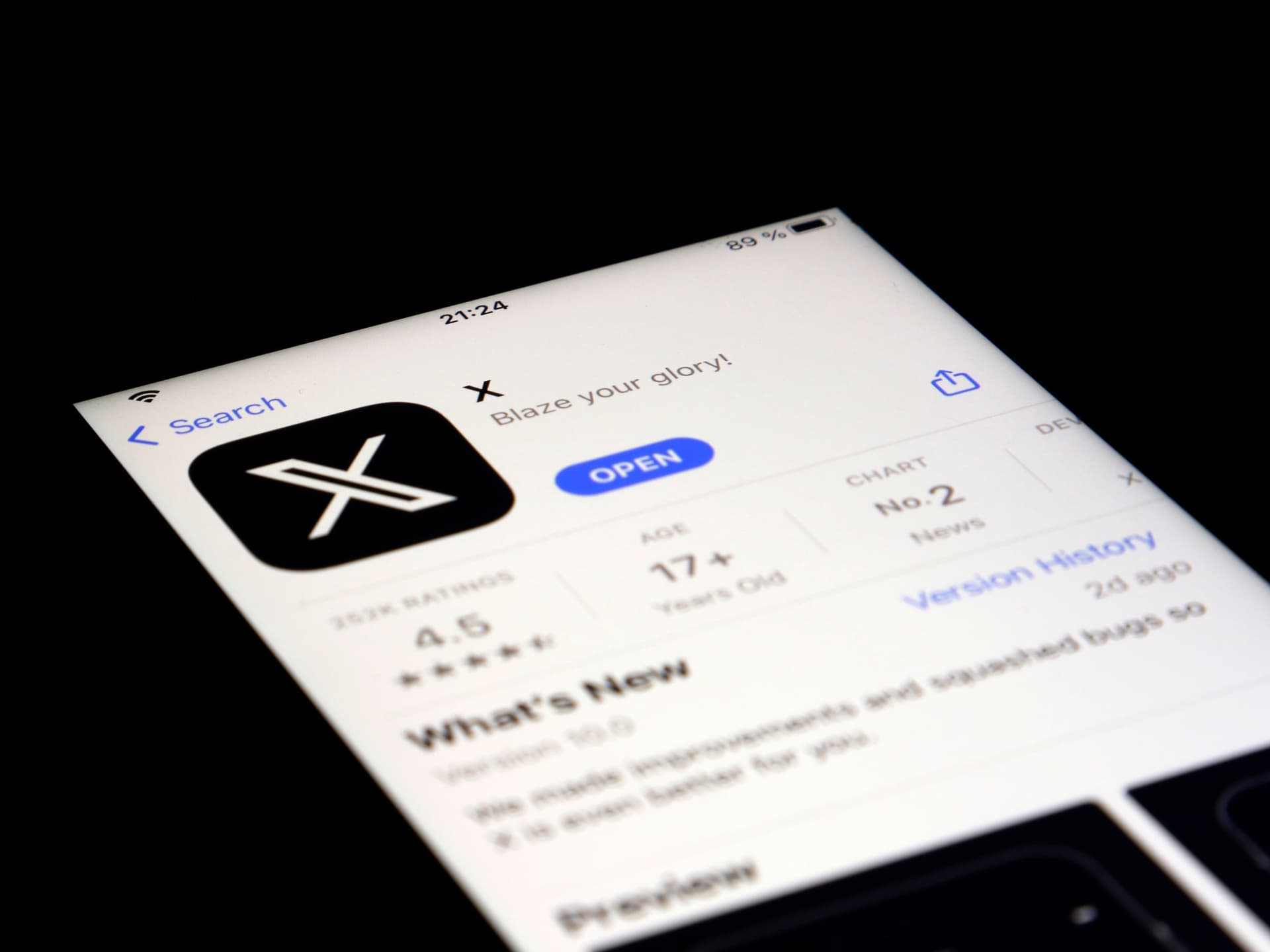 X blockiert vorübergehend den Suchbegriff Taylor Swift, nachdem auf der Website gefälschte...