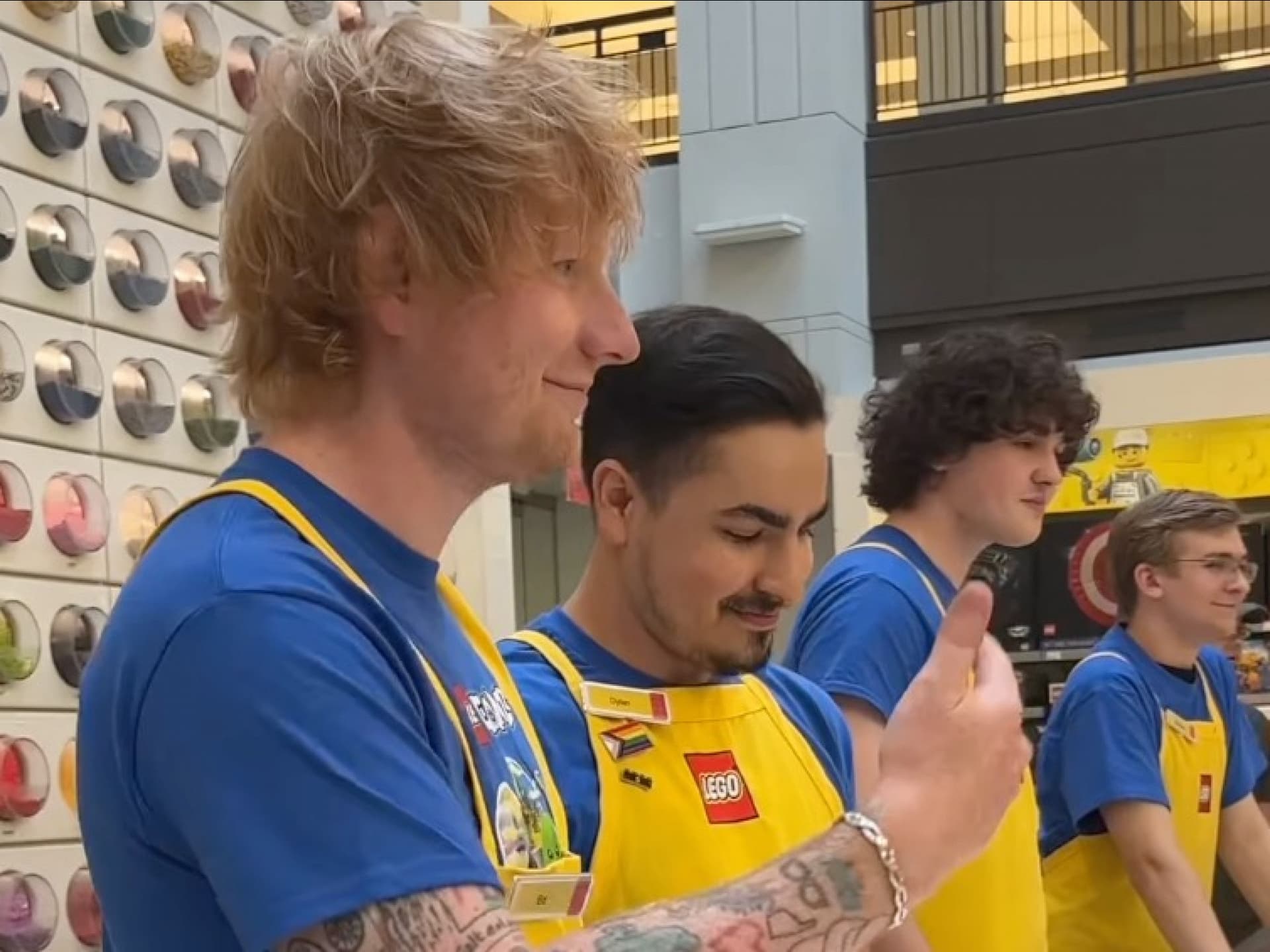 Ed Sheeran: Schicht bei LEGO