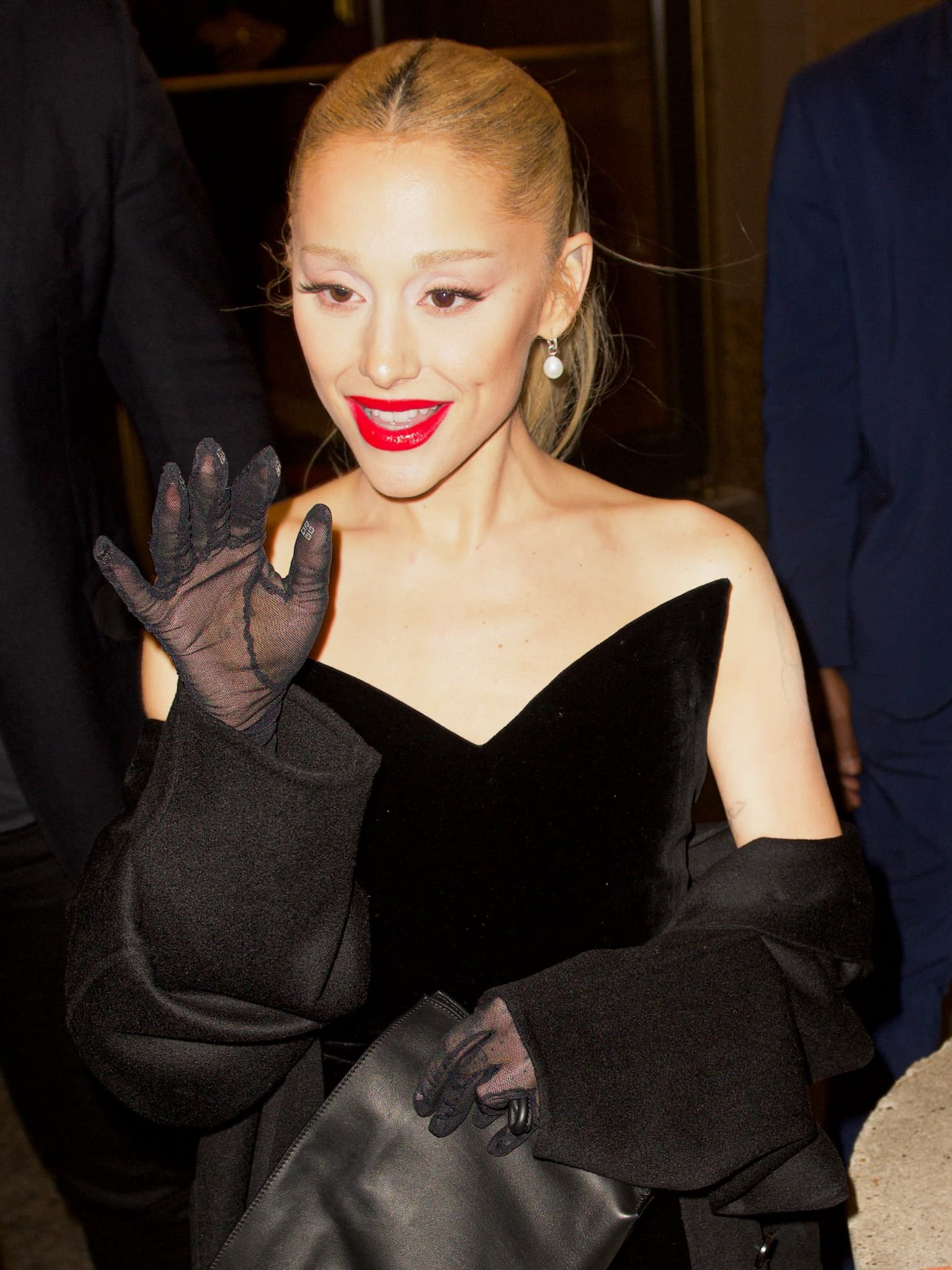 Ariana Grande kündigt ihr mit Spannung erwartetes neues Album an