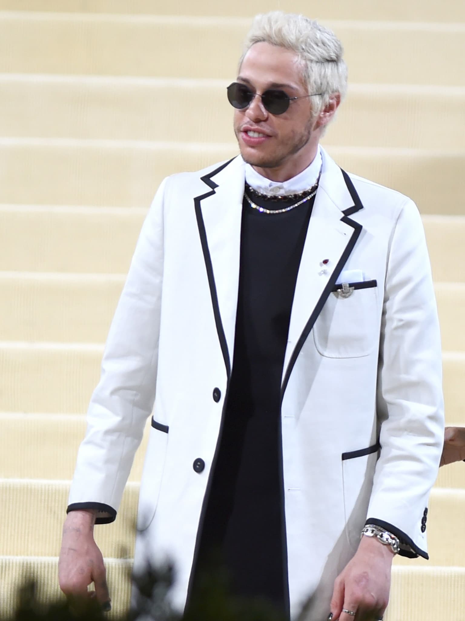 Pete Davidson ist nach einer Anklage wegen rücksichtslosem Fahren zu 50 Stunden gemeinnütziger Arbeit verurteilt worden