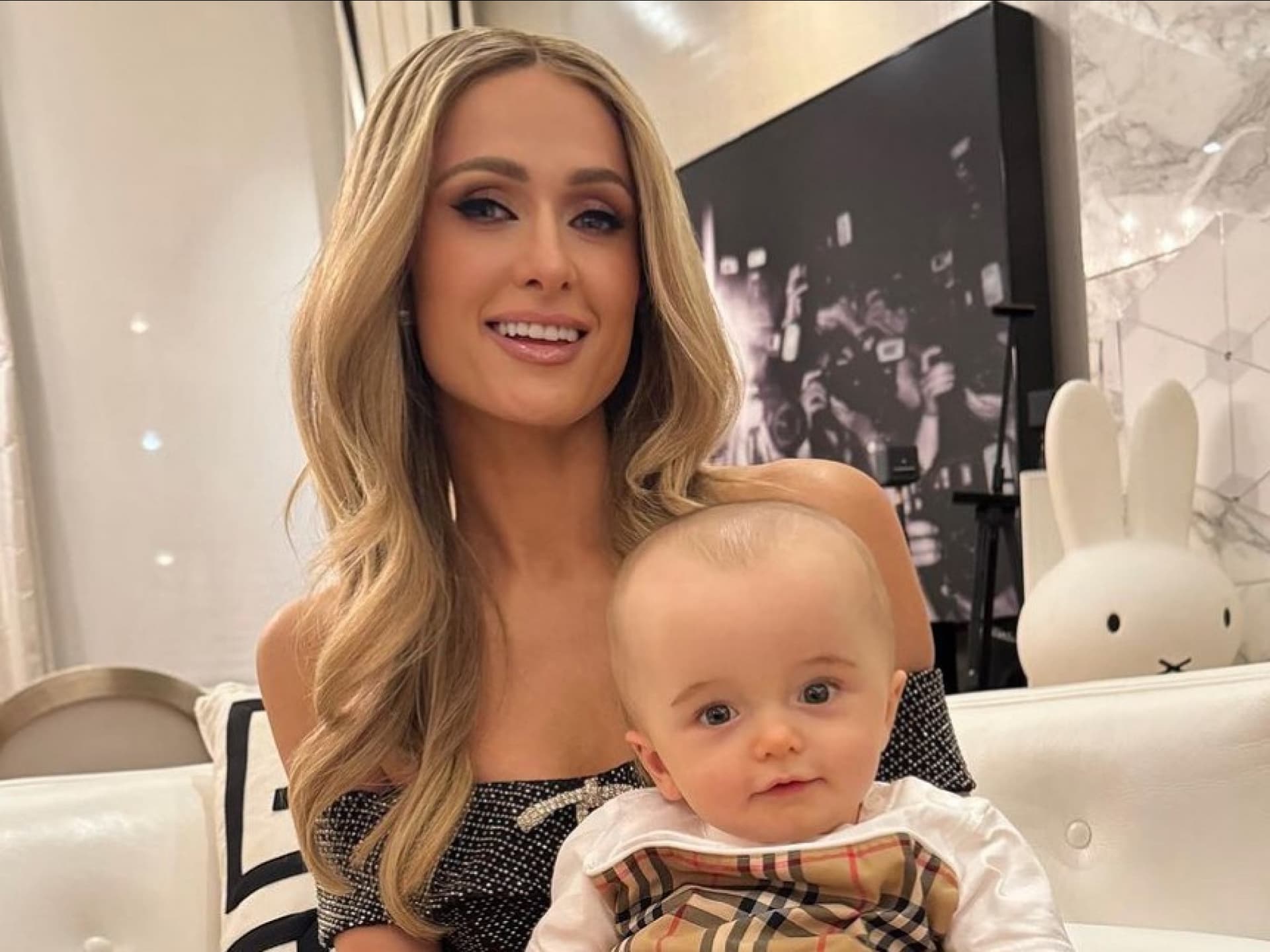 Paris Hilton: Das Mamasein hat sie häuslich gemacht