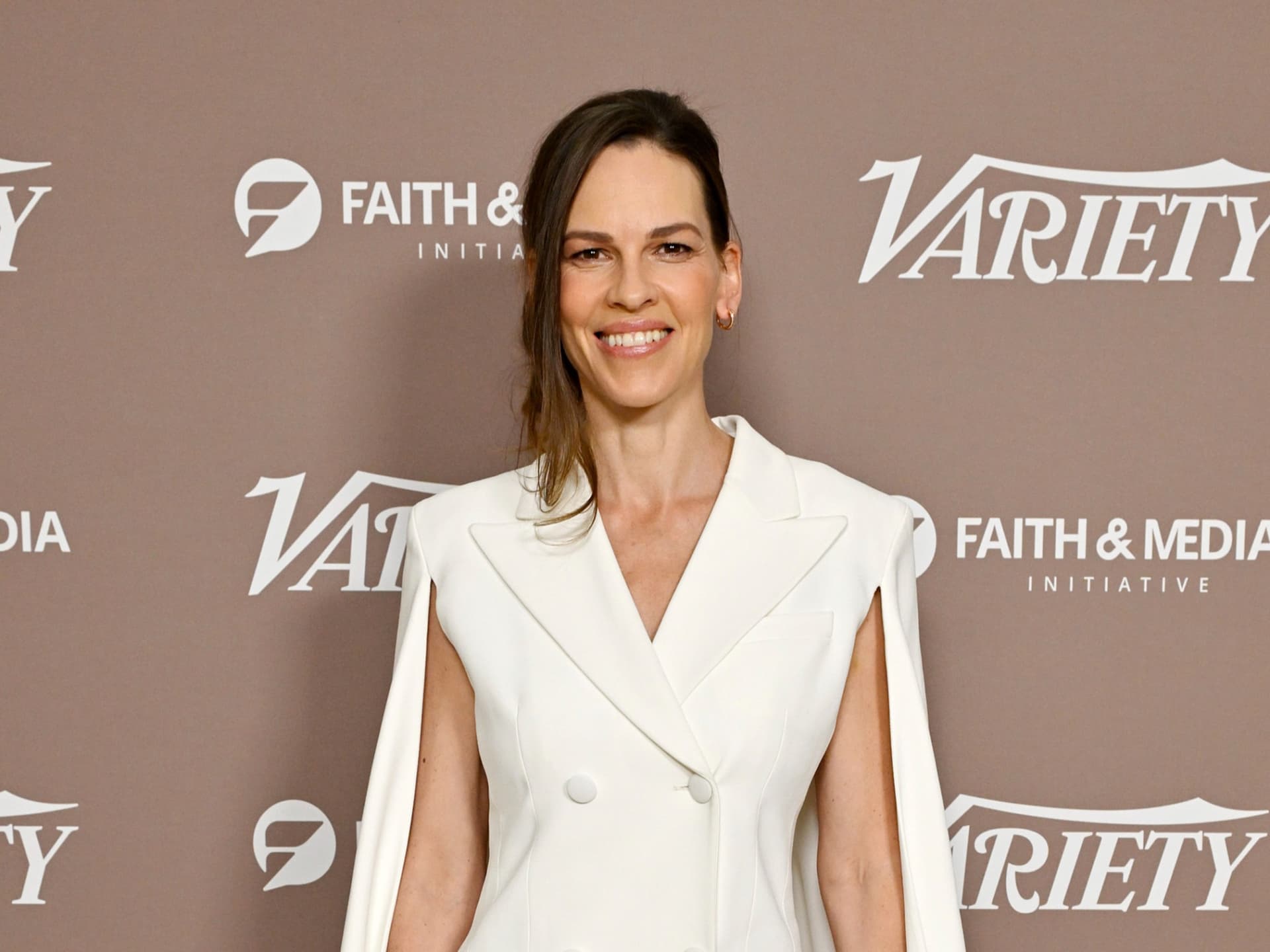 Hilary Swank: Das steckt hinter den Namen ihrer Zwillinge