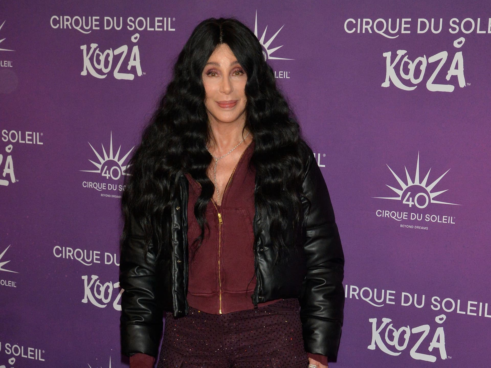 Cher verrät, dass sie von einer Karriere am Broadway träumt, um den EGOT-Status zu erreichen.