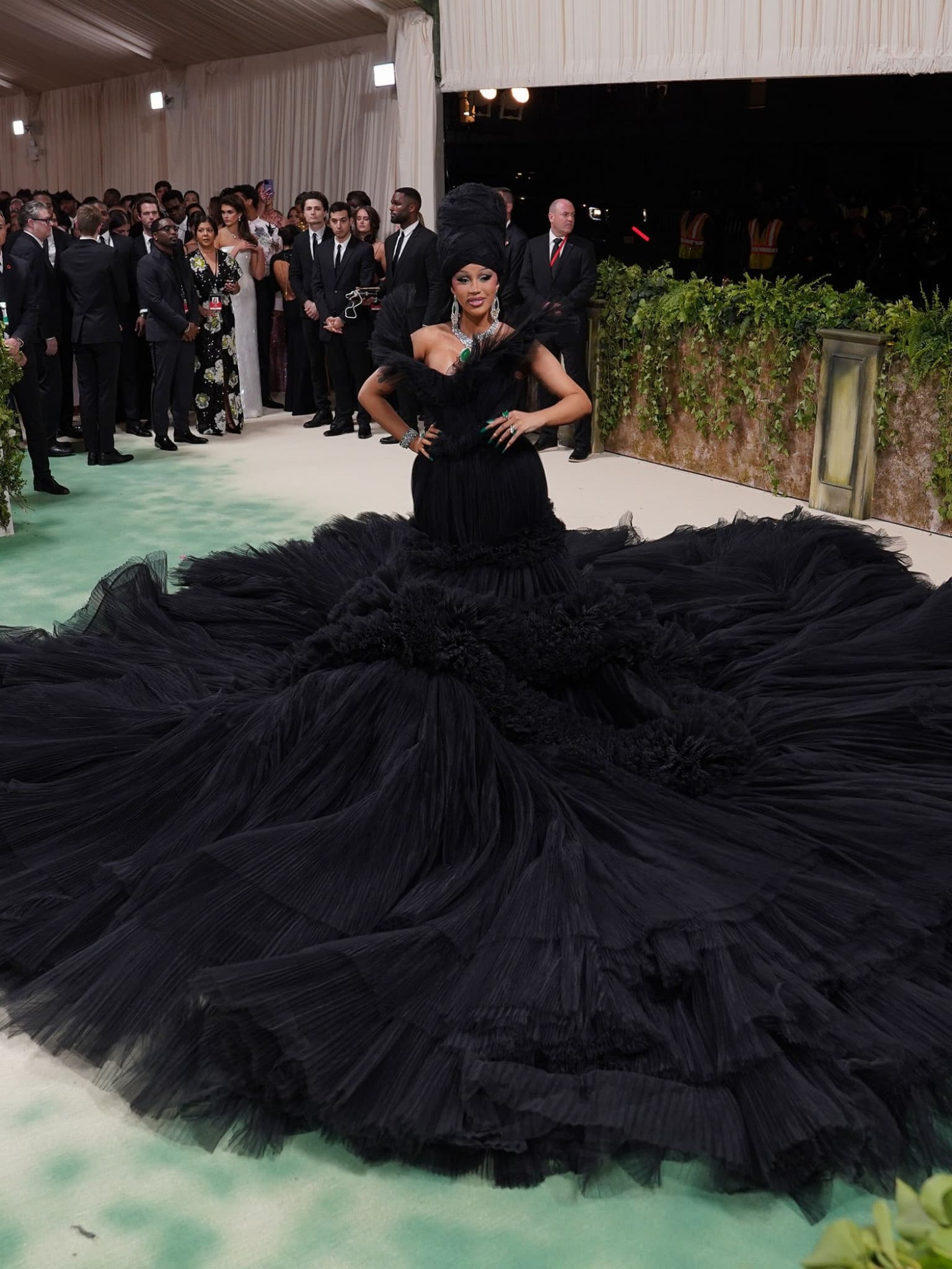 Cardi B besteht darauf, dass sie ihren entfremdeten Ehemann Offset in ihrem Scheidungsantrag nicht um Kindesunterhalt gebeten hat