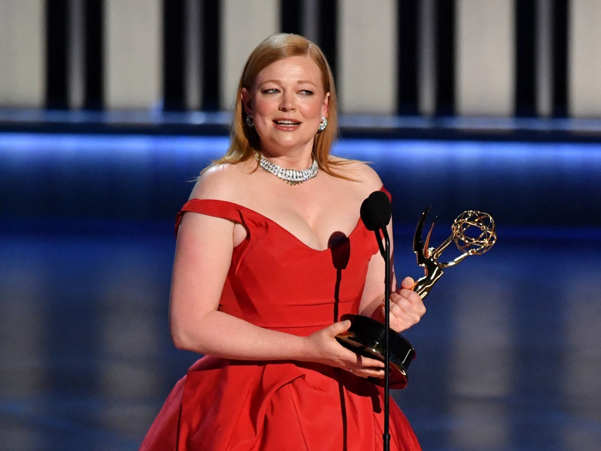 Emmy Awards: Sarah Snook widmet Preis ihrem kleinen Mädchen