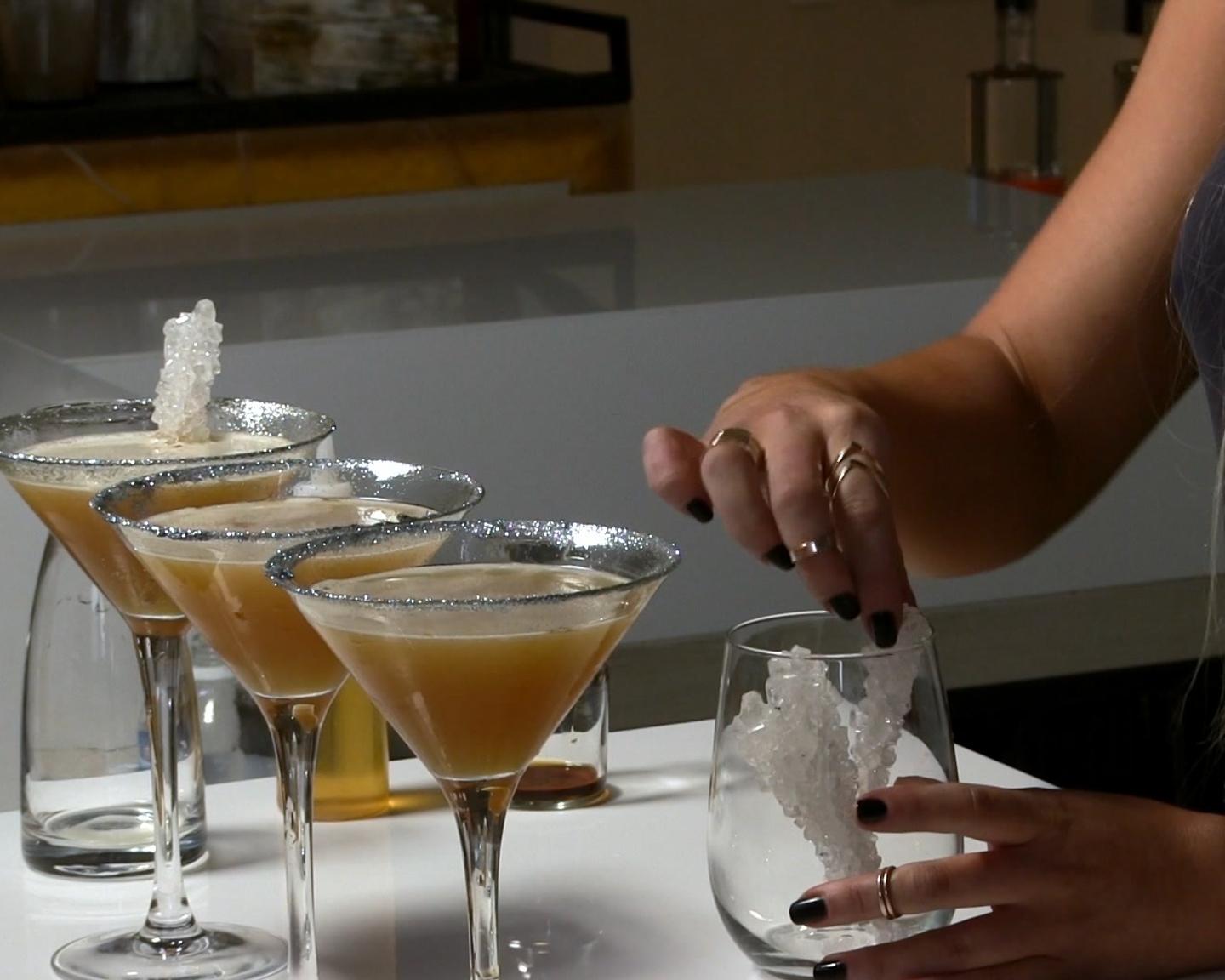 Playboy Lifestyle - Die Mixologie oder die Kunst der Cocktails - Drink Challenge: The Blonde Monroe