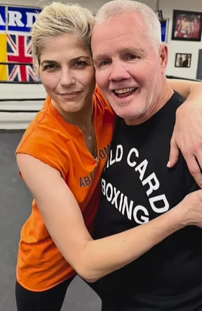 Selma Blair hat mit dem Boxen angefangen.