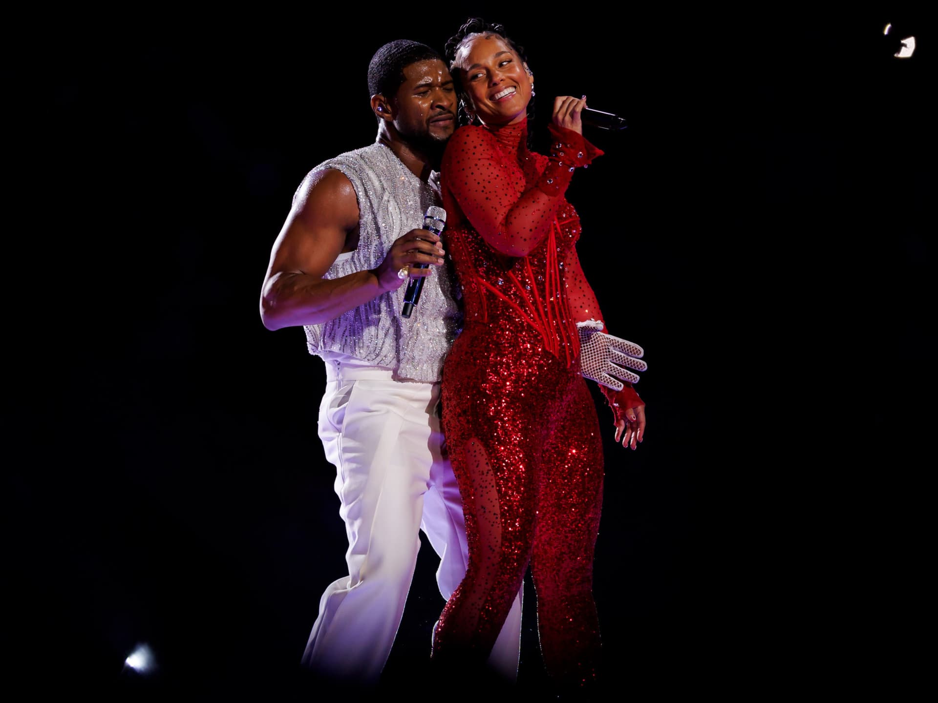 Usher verteidigt Super Bowl-Auftritt mit Alicia Keys