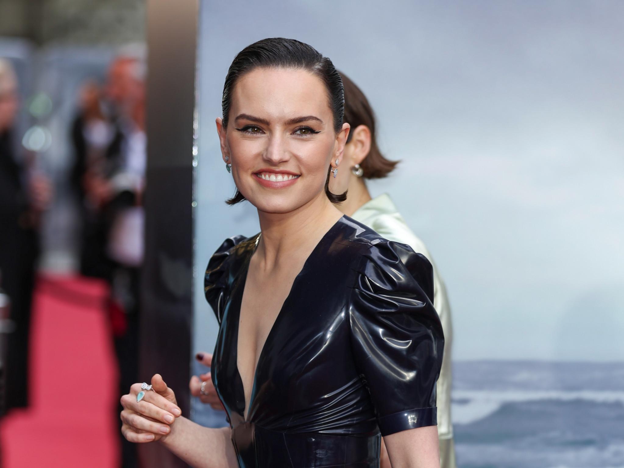 Daisy Ridley trainierte monatelang mit der Olympiateilnehmerin Siobhan-Marie O’Connor für ihre neue Rolle als Marathonschwimmerin