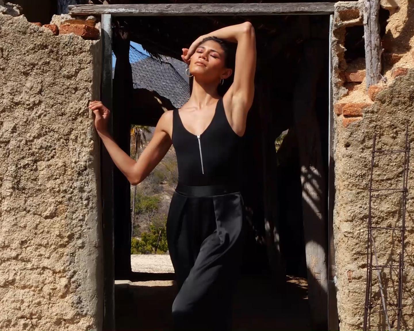 Playboy Muses (Hannah Le in Unbekanntes Terrain): Reisen Sie mit Hannah Le nach Mexiko, während sie für ihr zweites Bildband zu Playboy Plus zurückkehrt. Vor Ort unter der heißen Sonne verbringt Hannah den Tag damit, die Fotografin Cassandra Keyes kennenzulernen und für sie zu posieren. Pass auf, hier gibt es mehr von Hannah!