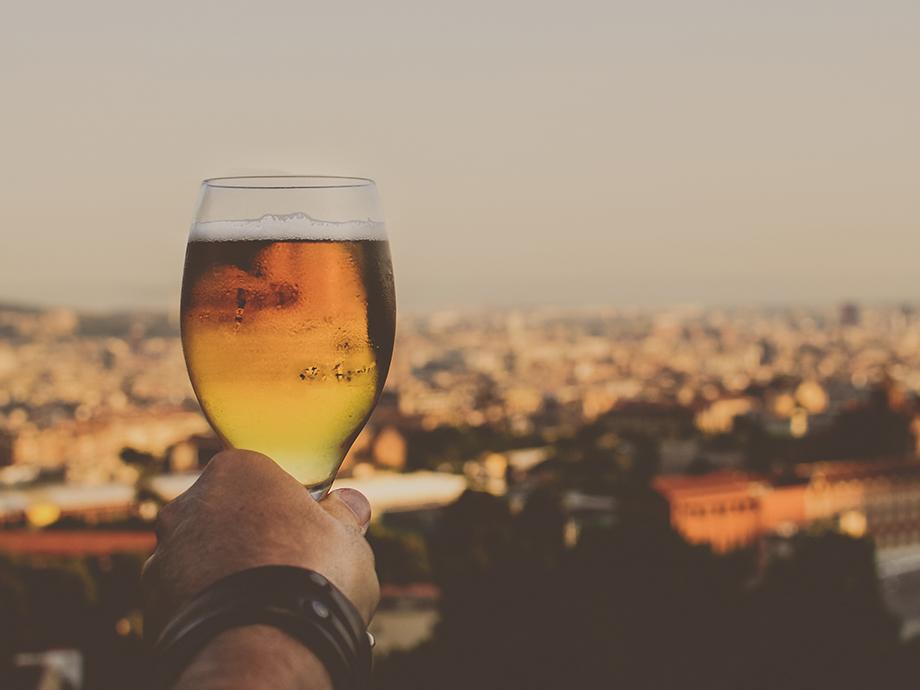 So trinken Sie wie ein Einheimischer in diesen 10 bierverliebten Städten