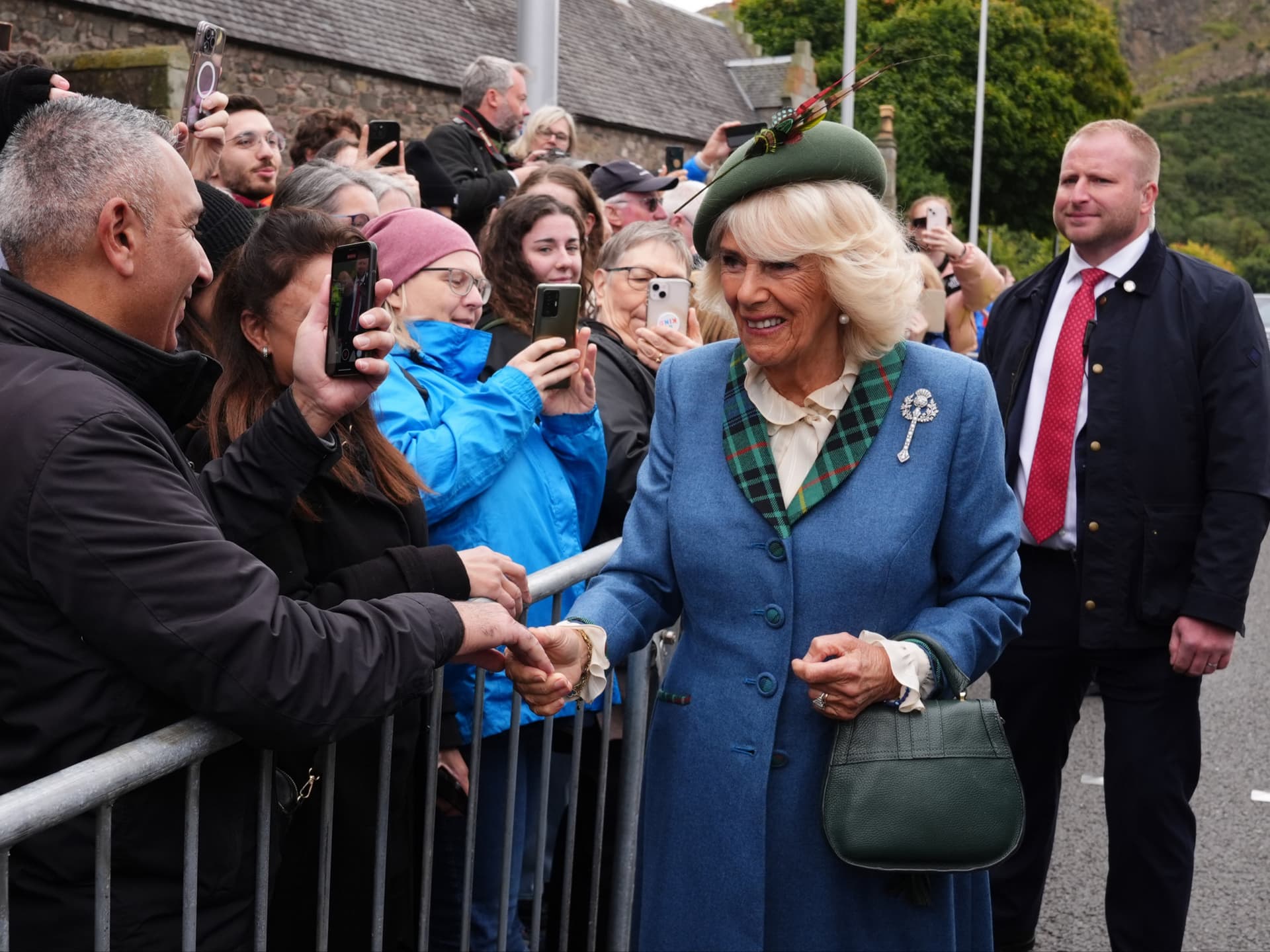 Königin Camilla will das Bewusstsein für häusliche Gewalt schärfen.