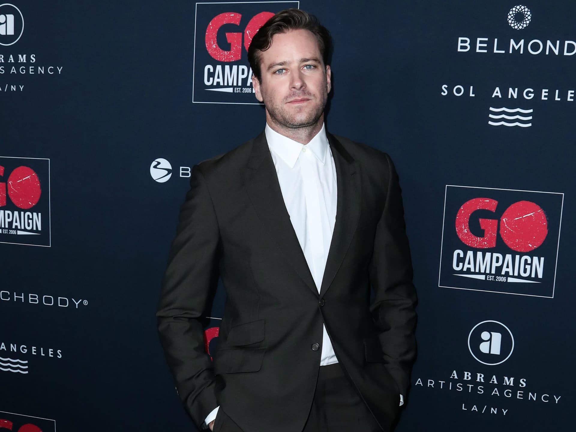 Armie Hammer erklärt, er sei kein Kannibale: ‚Man muss tatsächlich jemanden gegessen...