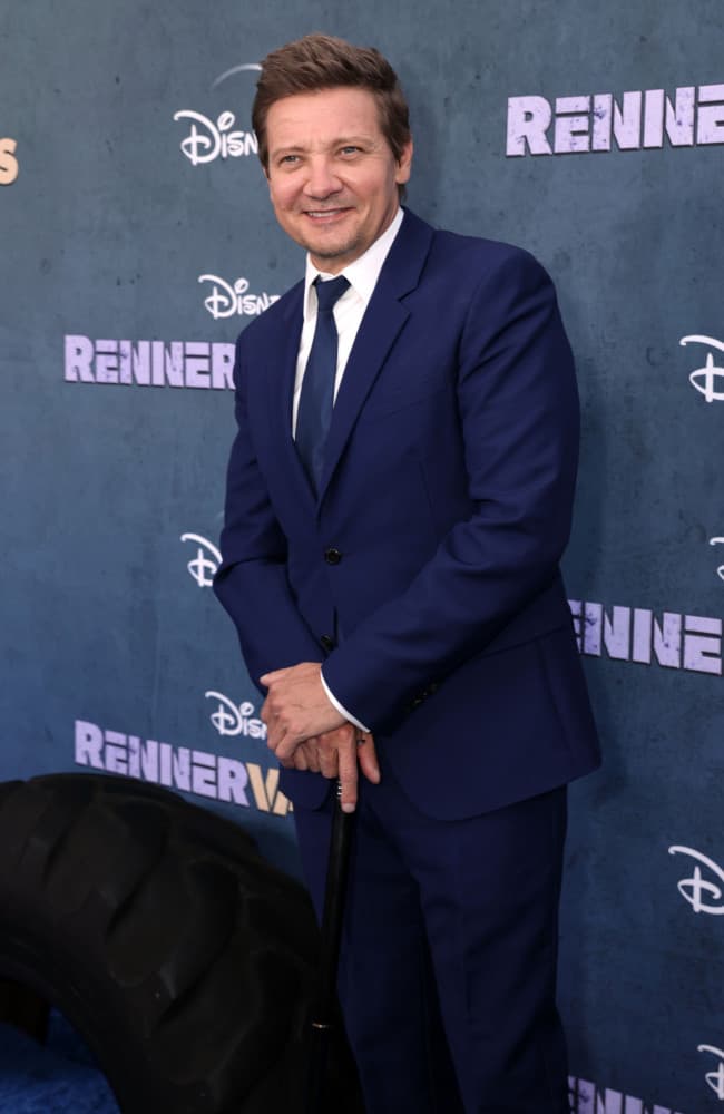 Jeremy Renner erinnerte sich daran, dass man ihm sagte, dass er nie wieder rennen würde