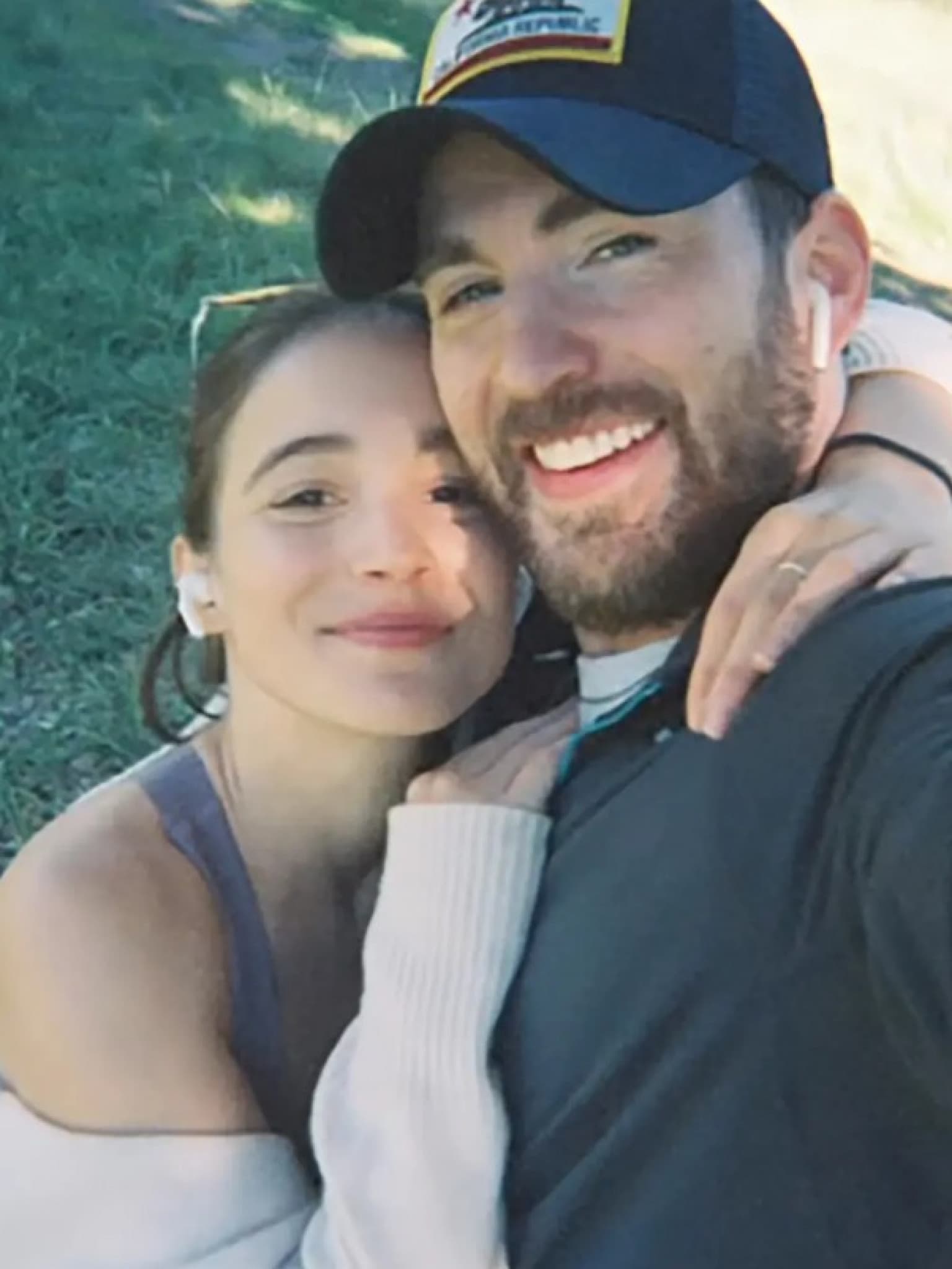 Chris Evans heiratet Alba Baptista bei einer Hochzeit zu Hause!