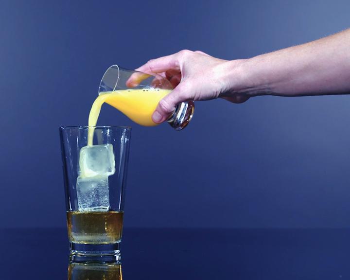 Playboy Lifestyle - Kochen und Genießen Special - Simpler Scotch auf Eis ist für Playboy zu fade… es muss schon ein edler Scotch-Cocktail sein um Einzug in die hochoffizielle Playboy-Getränkekarte zu erhalten.