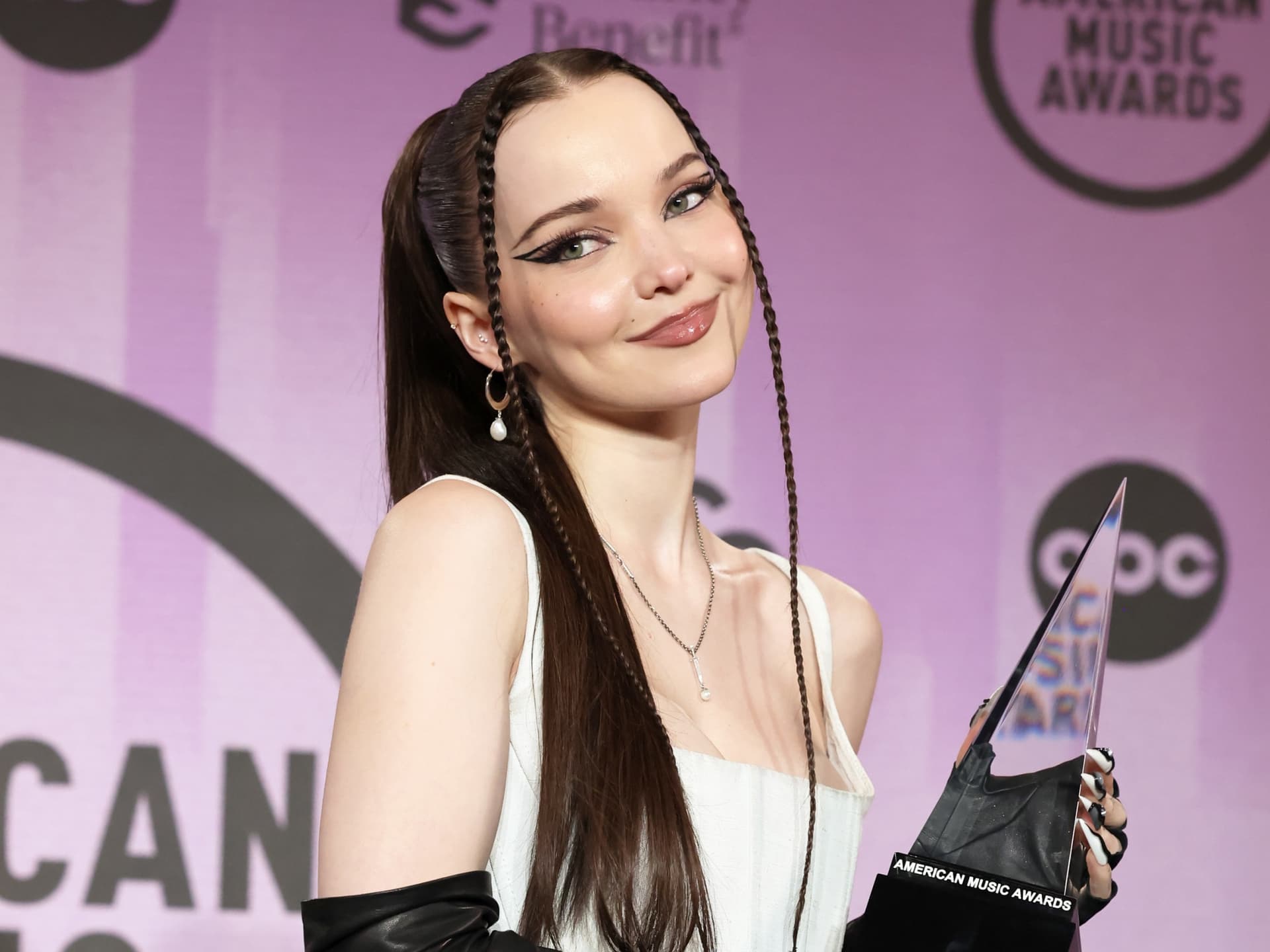 Dove Cameron: Traurig über Beziehungsunglück