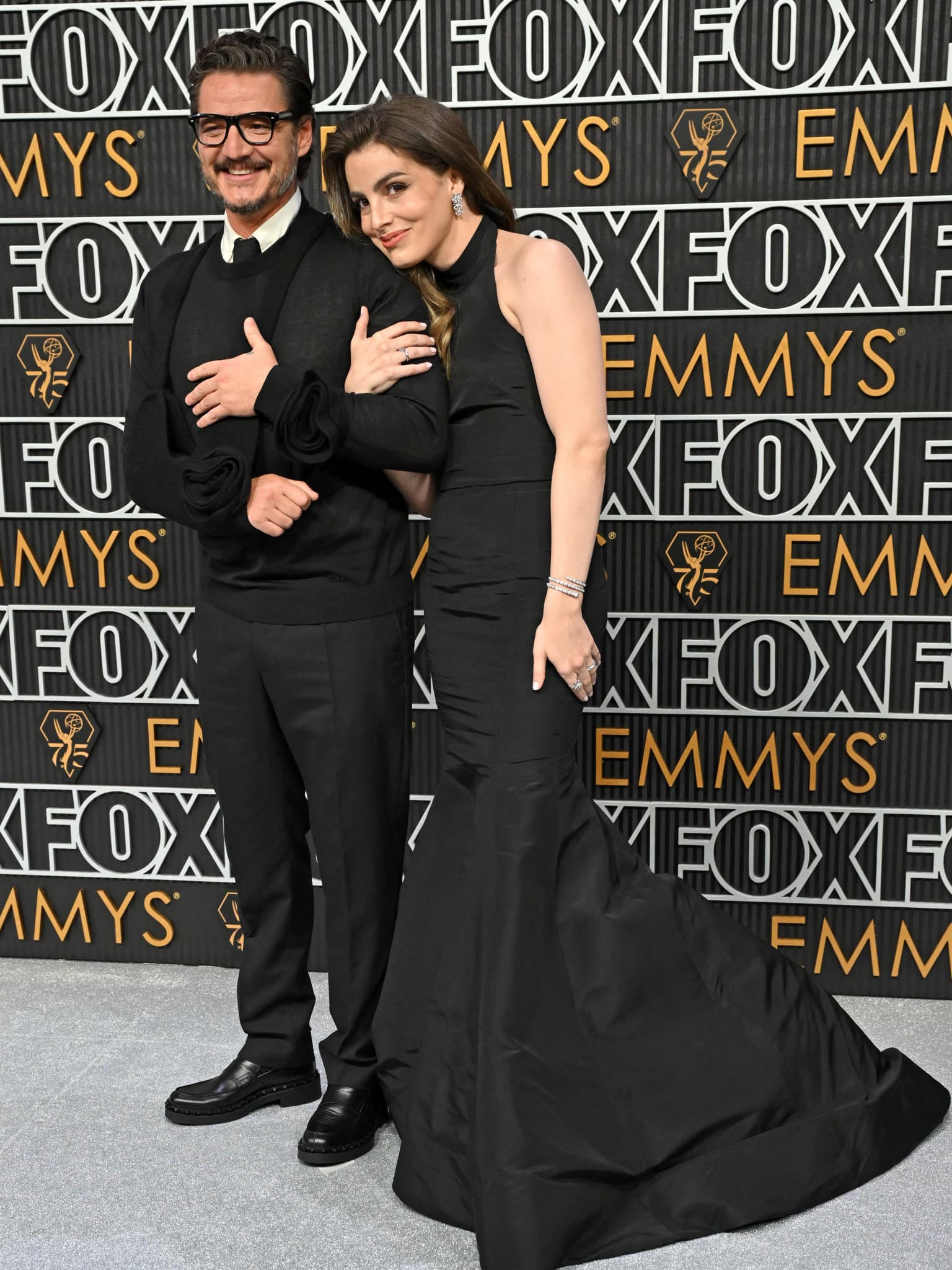 Pedro Pascal hat Kieran Culkin scherzhaft für seine mysteriöse Verletzung verantwortlich gemacht