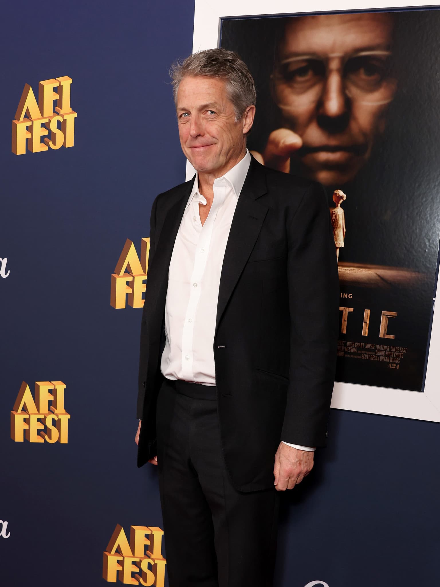 Hugh Grant sucht nach negativen Kritiken seiner Filmauftritte