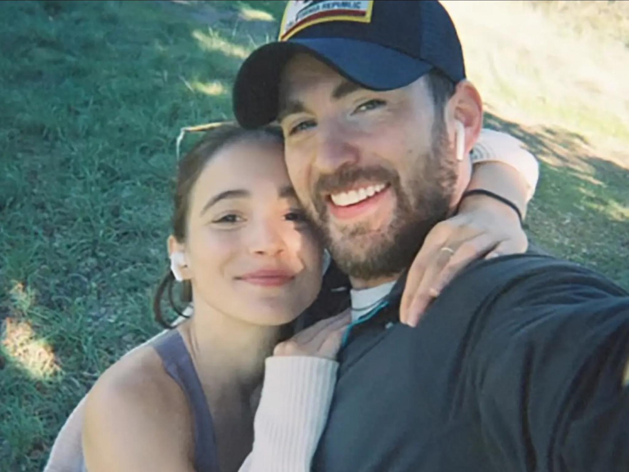 Chris Evans heiratet Alba Baptista bei einer Hochzeit zu Hause!