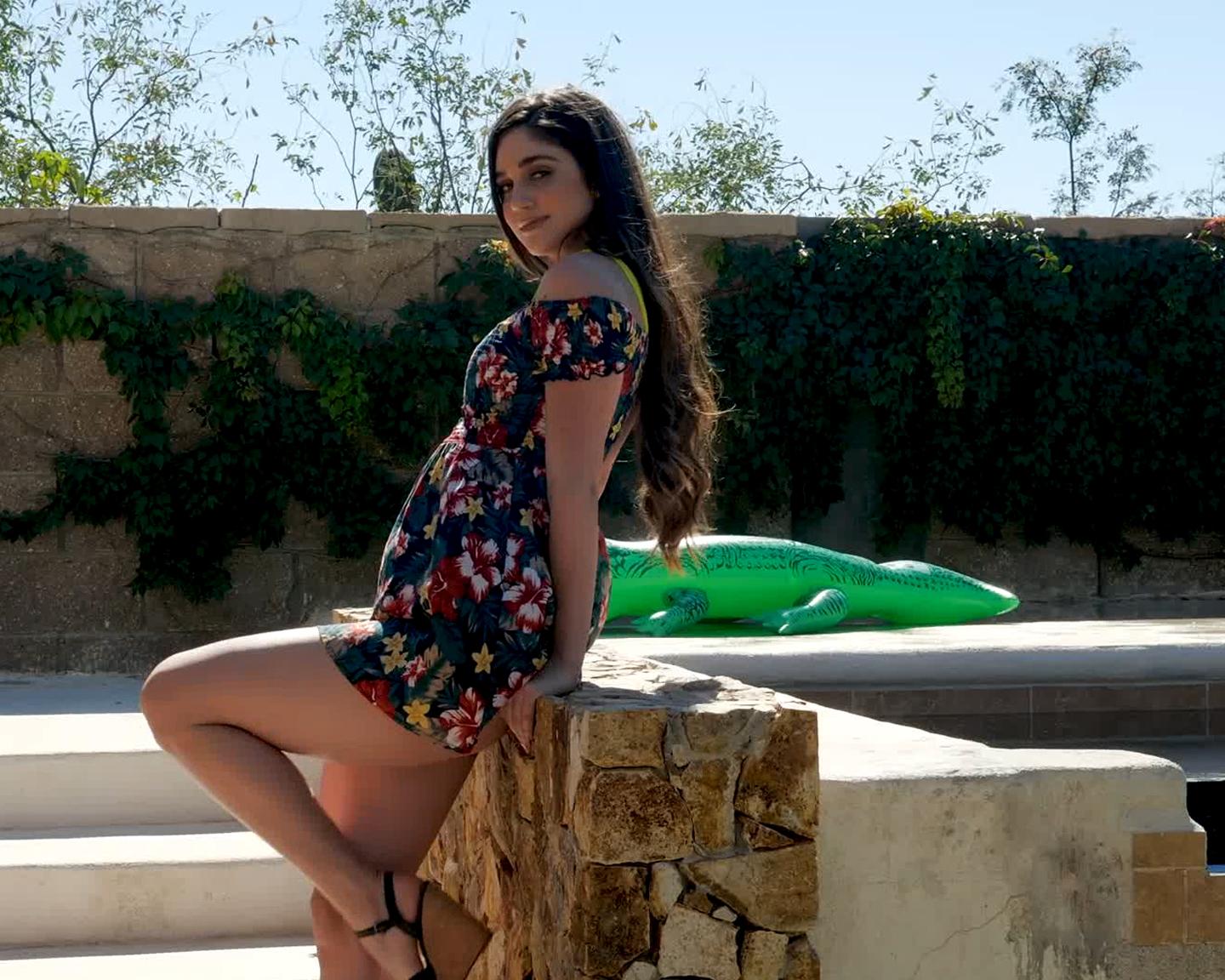 Playboy Muse (Rose): Bitte begrüßt eure wunderschöne und zauberhafte Playboy-Muse des Monats März, Rosé!