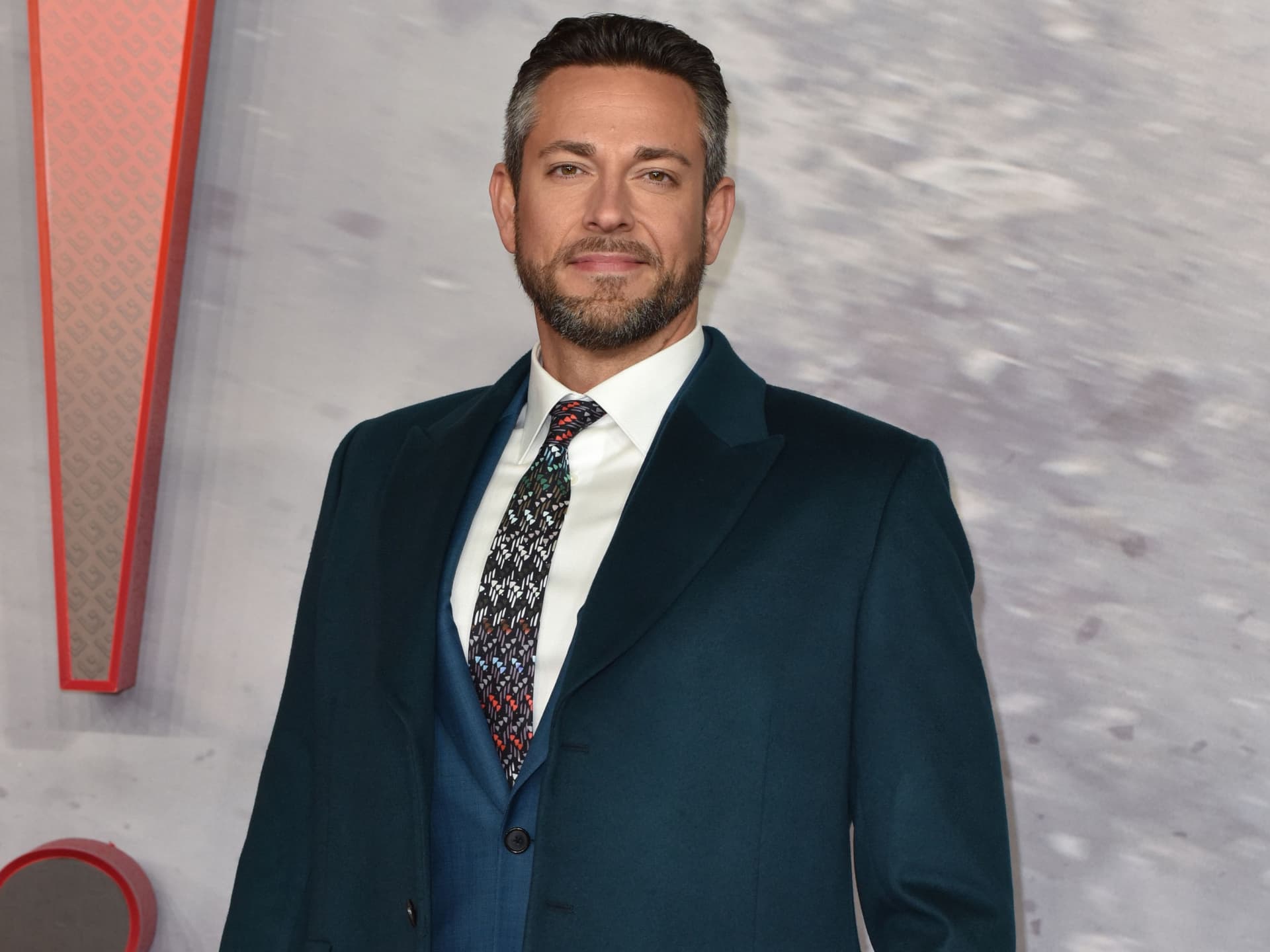 Zachary Levi: Er übernahm Mel Gibsons 'Chicken Run: Dawn of the Nugget'-Rolle