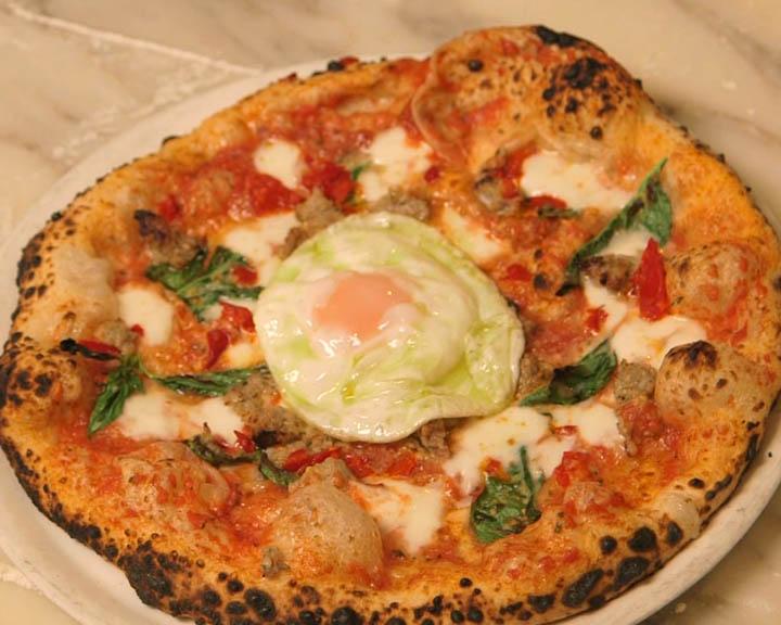 Playboy Lifestyle - Kochen und Genießen Spezial - Original kalifornisch-italienische Pizza selbst gemacht mit Chef-Koch Daniel Cutler von einem der besten Restaurants L.A.s