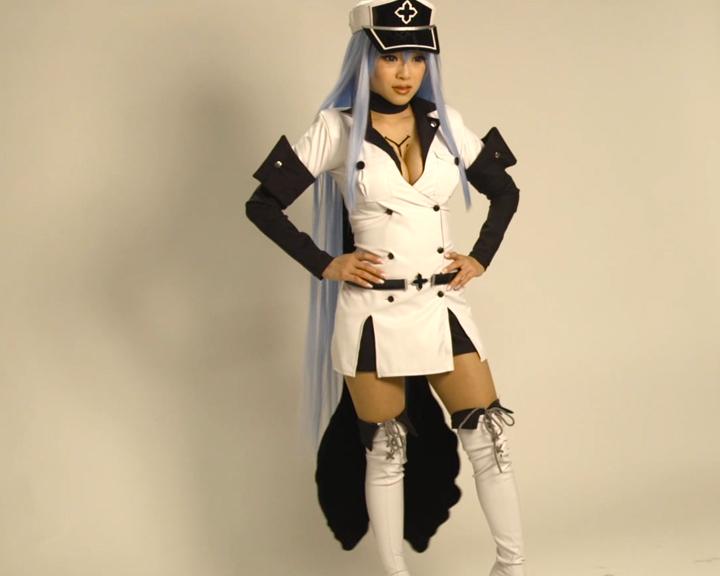 Playboy Lifestyle - Hinter den Kulissen mit Cosplayer Vampy Bit Me und wirf einen weiteren Blick auf ihre verschiedenen Cosplay Kostüme.