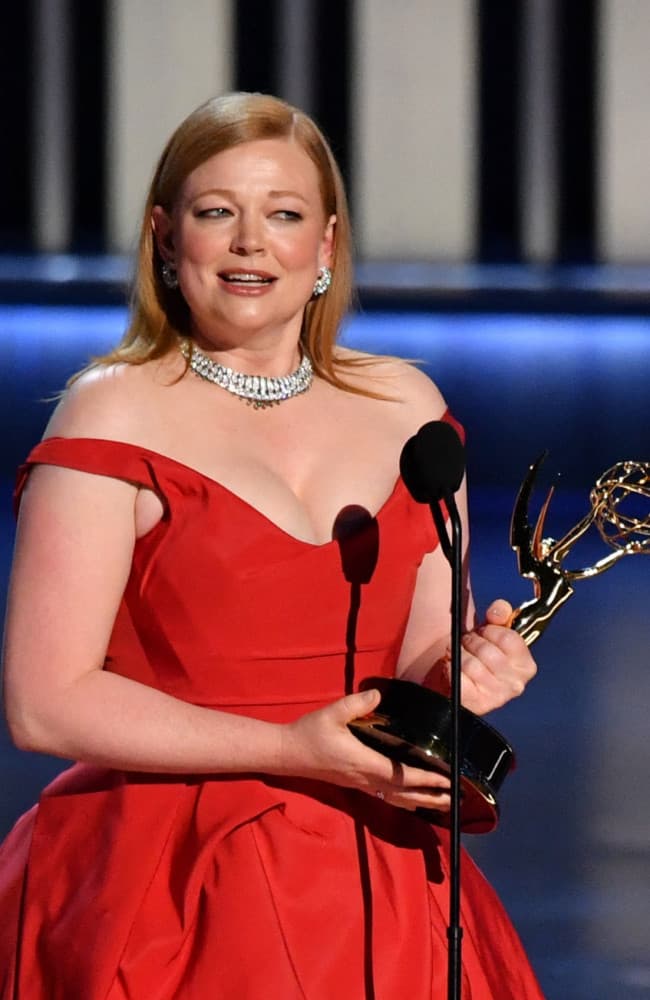 Emmy Awards: Sarah Snook widmet Preis ihrem kleinen Mädchen