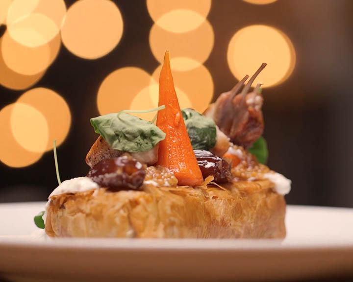 Playboy Lifestyle - Kochen und Genießen Spezial - Hasen-Baklava, eine griechische Spezialität mit Bohnenkaraut und Datteln
