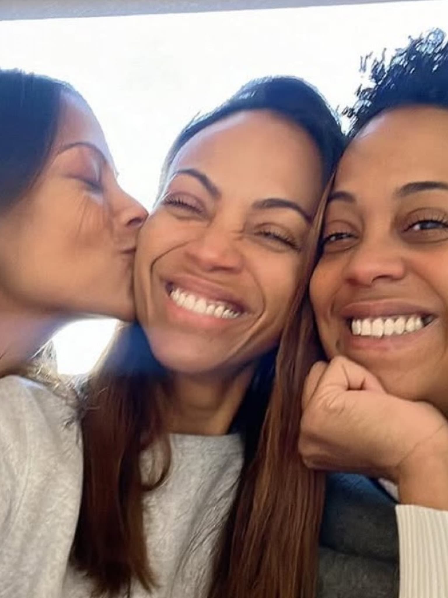 Zoë Saldaña fühlt sich ,wirklich geehrt', ihre erste Oscar-Nominierung erhalten zu haben.