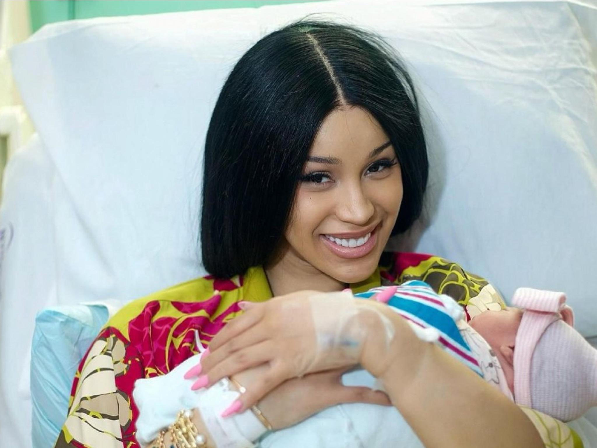 Cardi B hat ihr drittes Kind mit ihrem entfremdeten Ehemann Offset auf der Welt begrüßt