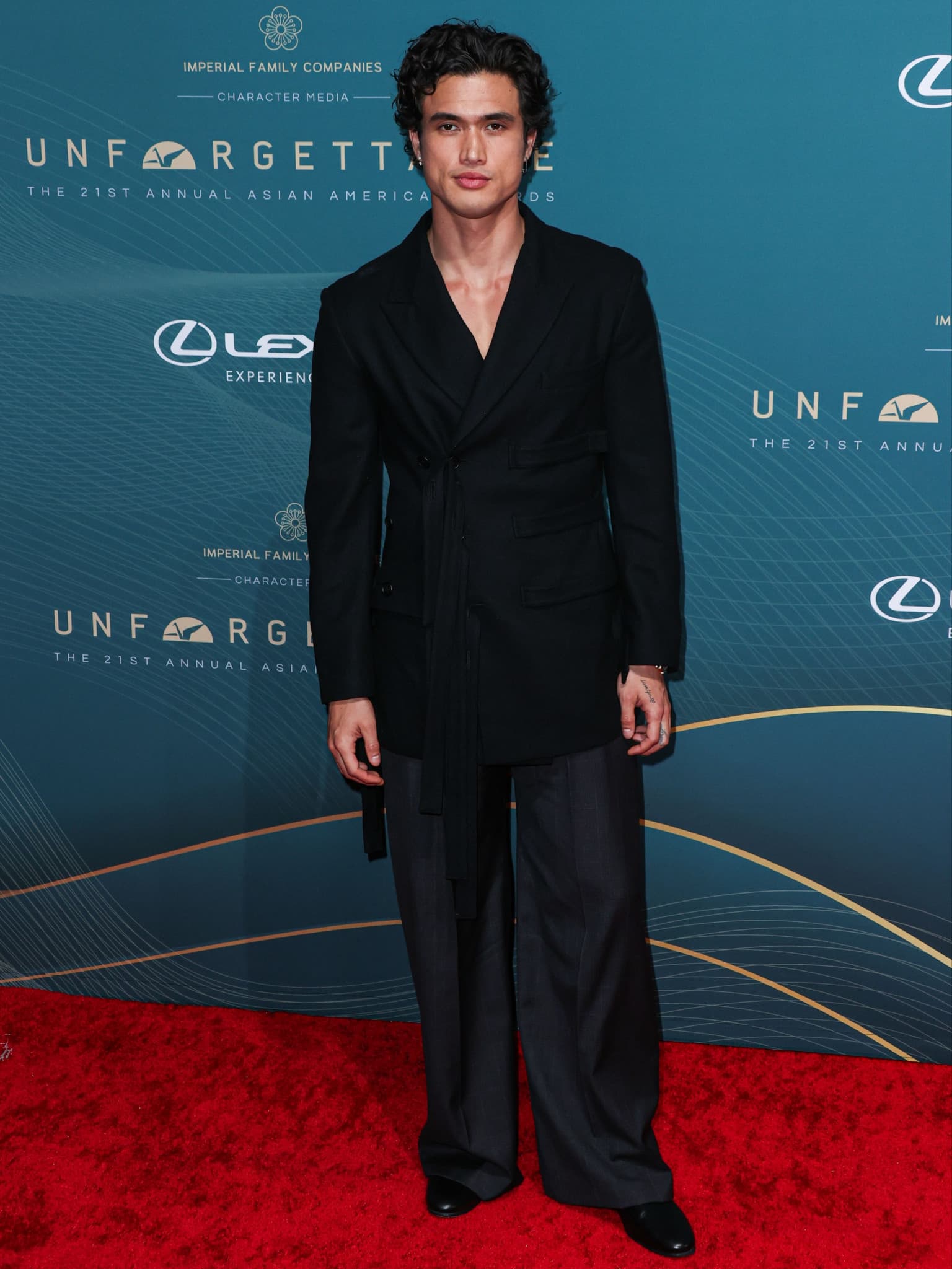 Charles Melton: 'Riverdale' hat ihm viel beigebracht