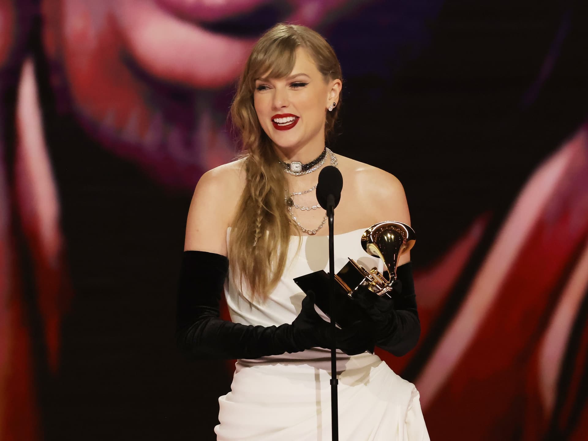 Taylor Swift hat ihren 13. Grammy-Award-Gewinn genutzt, um ihr neues Album anzukündigen