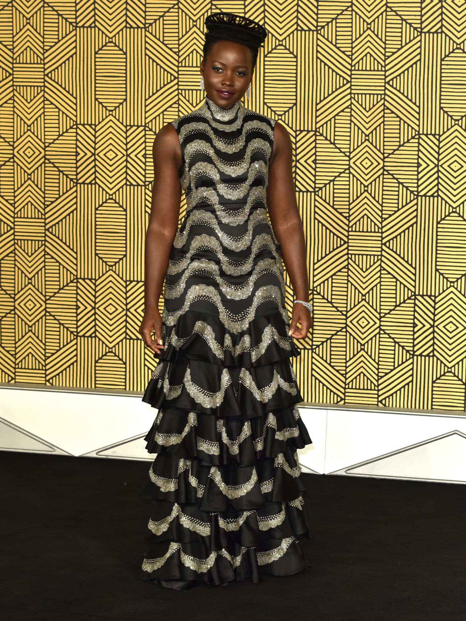 Lupita Nyong'o teilt ein Zitat über Trauer, während sie an ihren verstorbenen Co-Star Chadwick Boseman erinnert