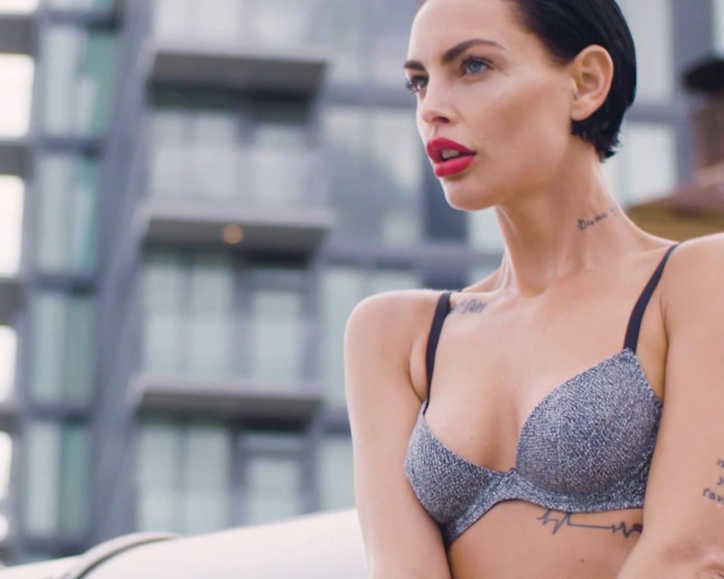 Playboy Playmate (Teela Lauoux): Sommer, Sonne und Spaß mit zauberhaften Ladies… Der Juli zeigt Dir unser Playmate des Monats Juli namens Teela Laroux