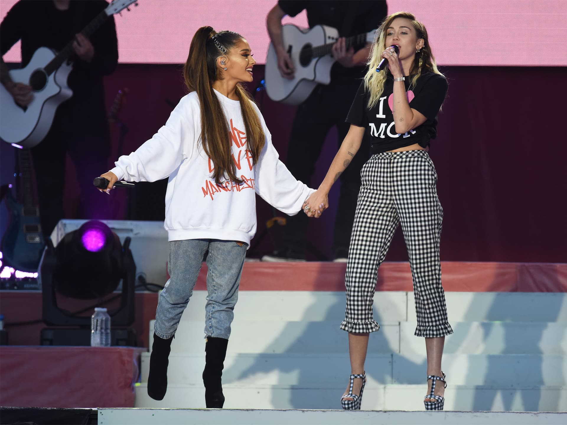 Miley Cyrus: Sie flirtete mit Ariana Grande
