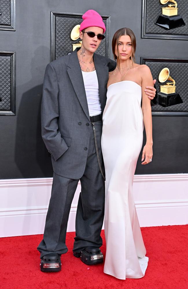 Hailey Bieber ist nach der Geburt ihres Sohnes ,überglücklich'