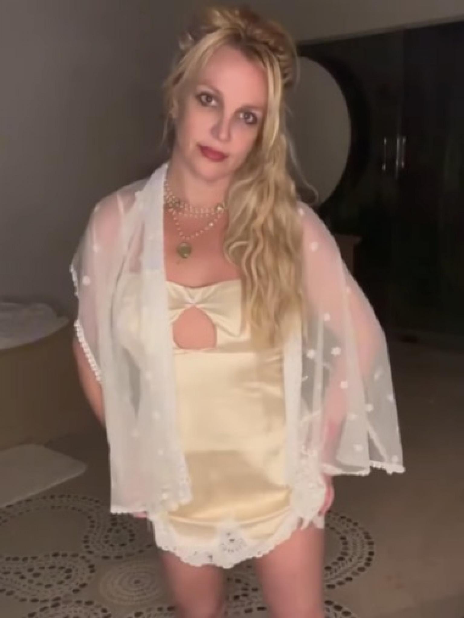 Britney Spears hat ihr Schweigen nach ihrer Scheidung gebrochen.