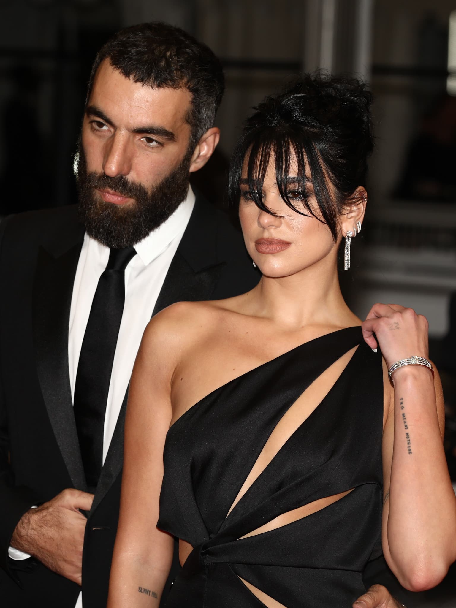 Dua Lipa veröffentlicht ihr neues Album, das sich um die Liebe dreht!