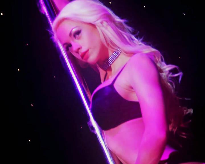 Playboy Naked Ambition (Chloe Crawford): Was für eine wunderschöne blonde Göttin, oh Chloe, danke, dass Du uns bei Deinem Shooting dabei sein lässt...
