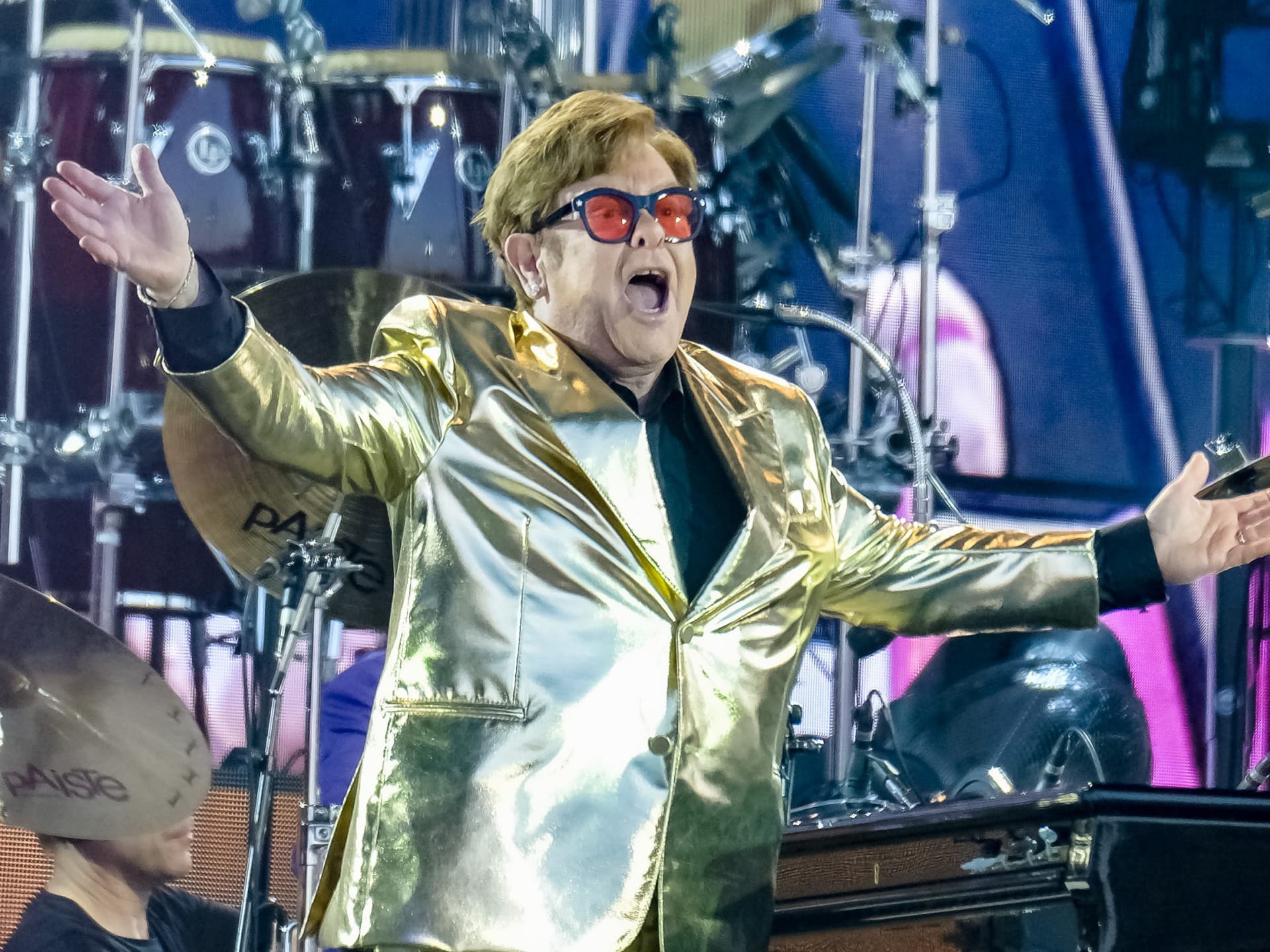 Elton John: Er wusste von Dua Lipas Fernbleiben