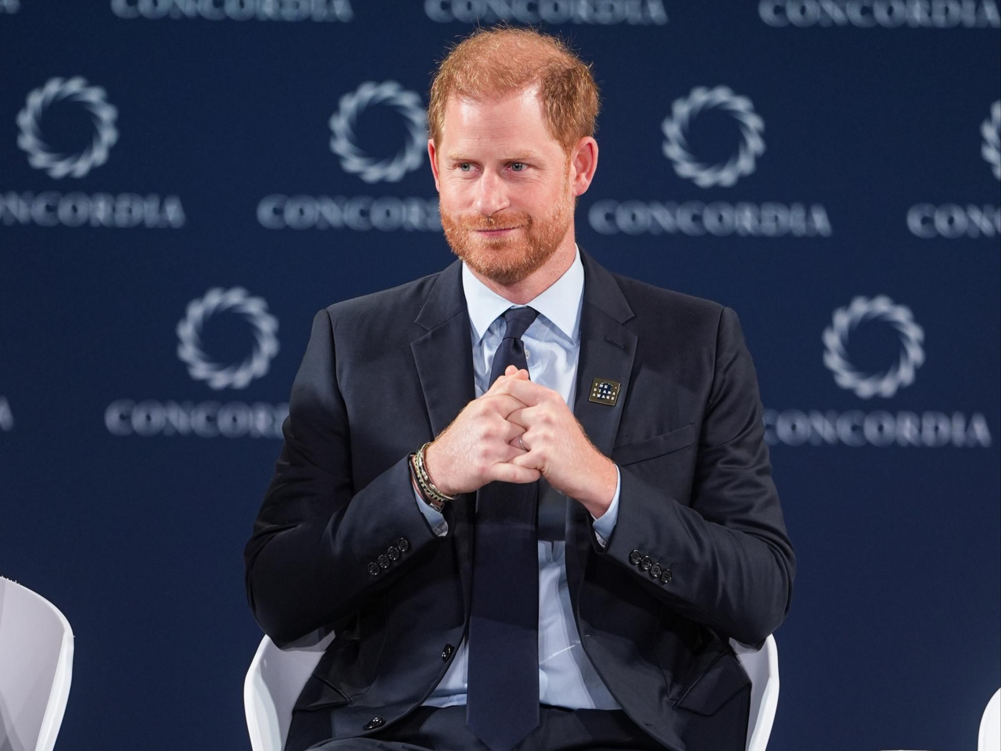 Prinz Harry befürchtet, dass Smartphones „jungen Menschen ihre Kindheit stehlen“ könnten