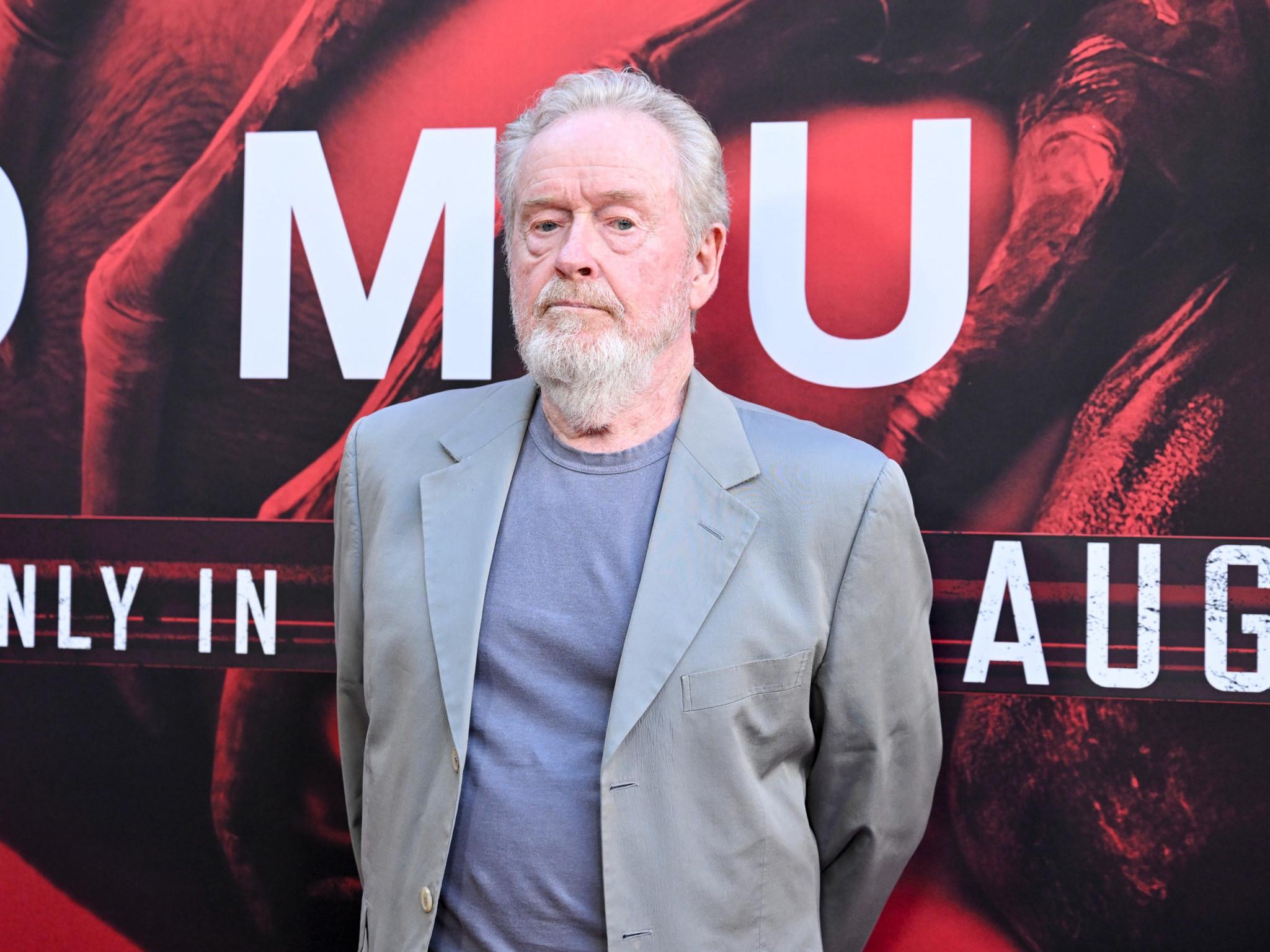 Ridley Scott behauptet, Denzel Washingtons gleichgeschlechtlicher Kuss in ,Gladiator II‘ habe ,nicht stattgefunden'.